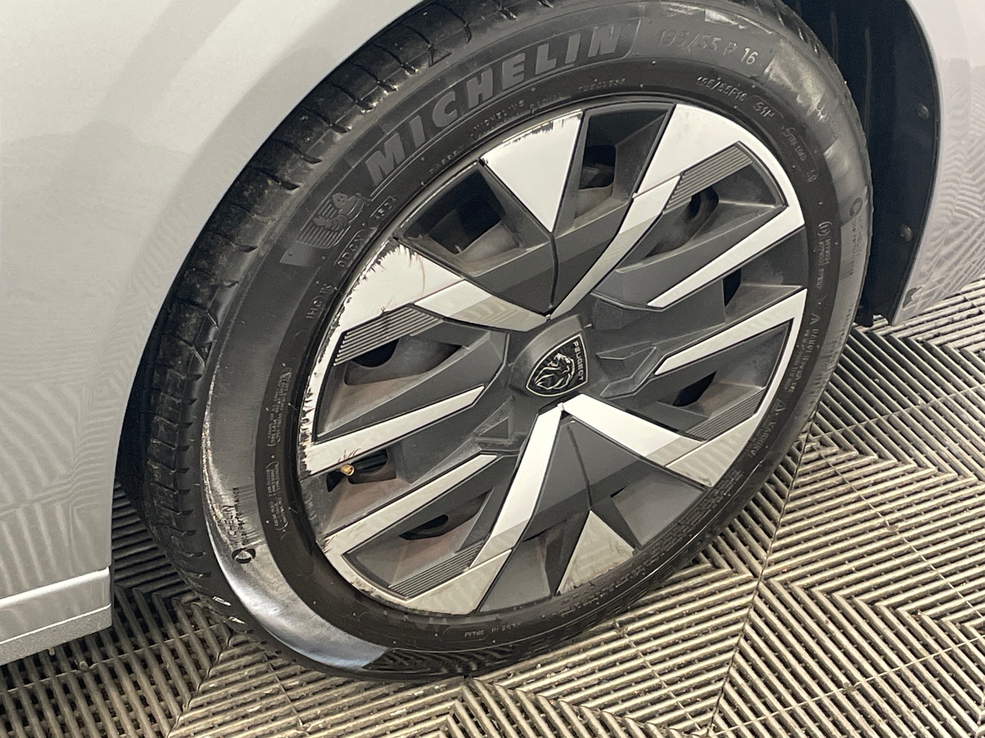 PEUGEOT 208 100 S&S BVM6 Style — expertise