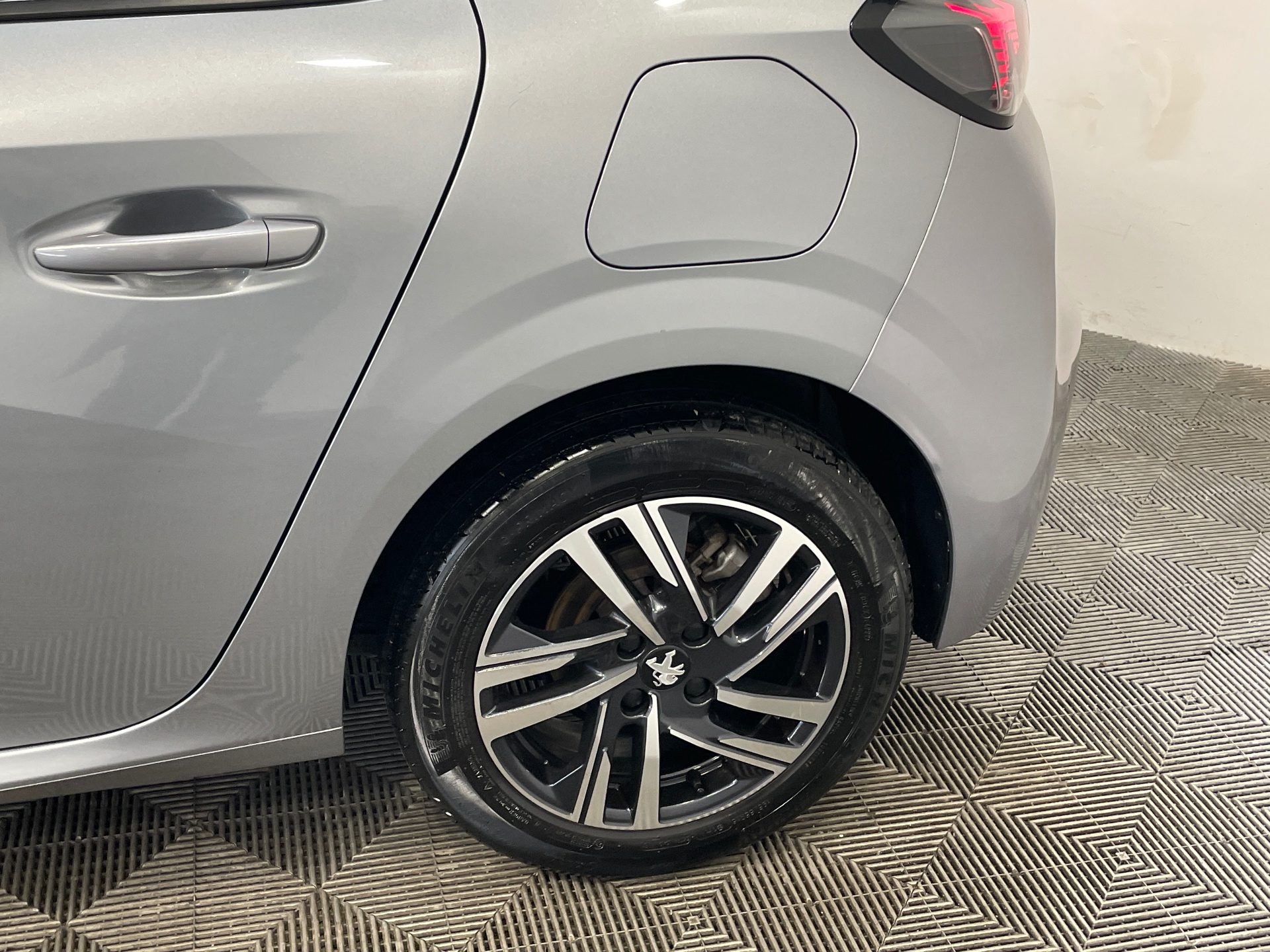 PEUGEOT 208 Allure PureTech 100 S&S BVM6 — expertise