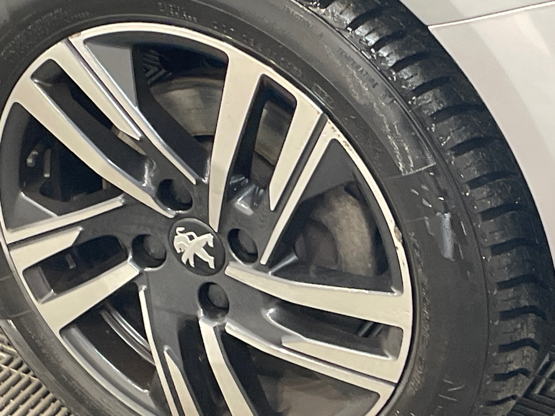 PEUGEOT 208 Allure PureTech 100 S&S BVM6 — expertise