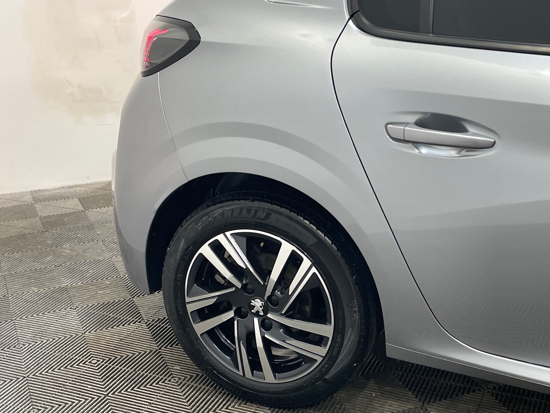 PEUGEOT 208 Allure PureTech 100 S&S BVM6 — expertise