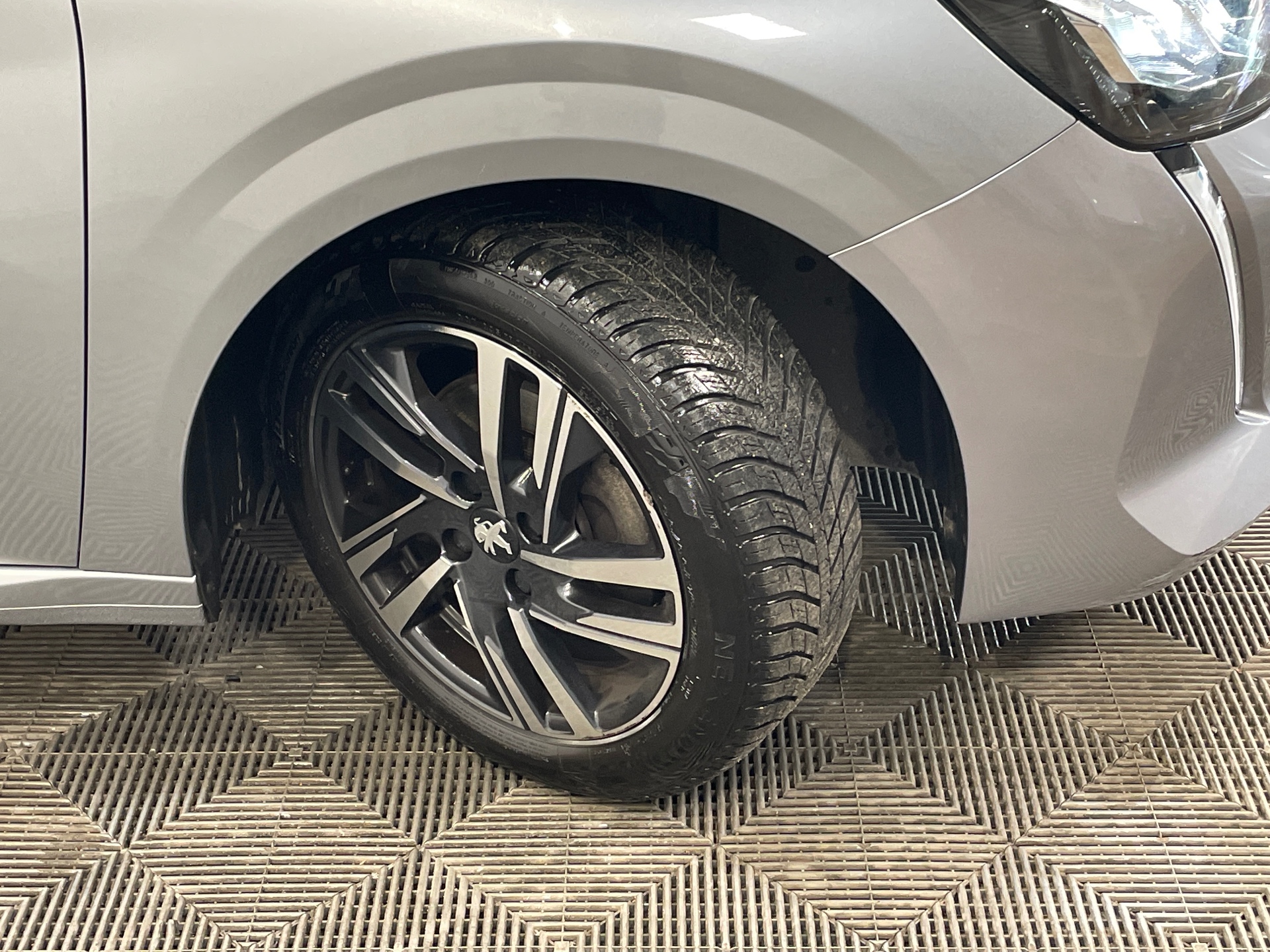 PEUGEOT 208 Allure PureTech 100 S&S BVM6 — expertise