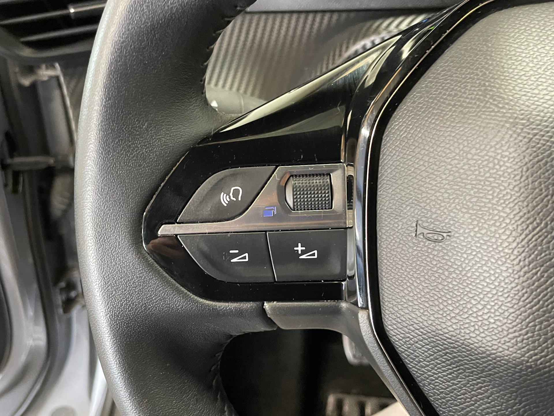 PEUGEOT 2008 PureTech 130 S&S BVM6 Allure Pack
