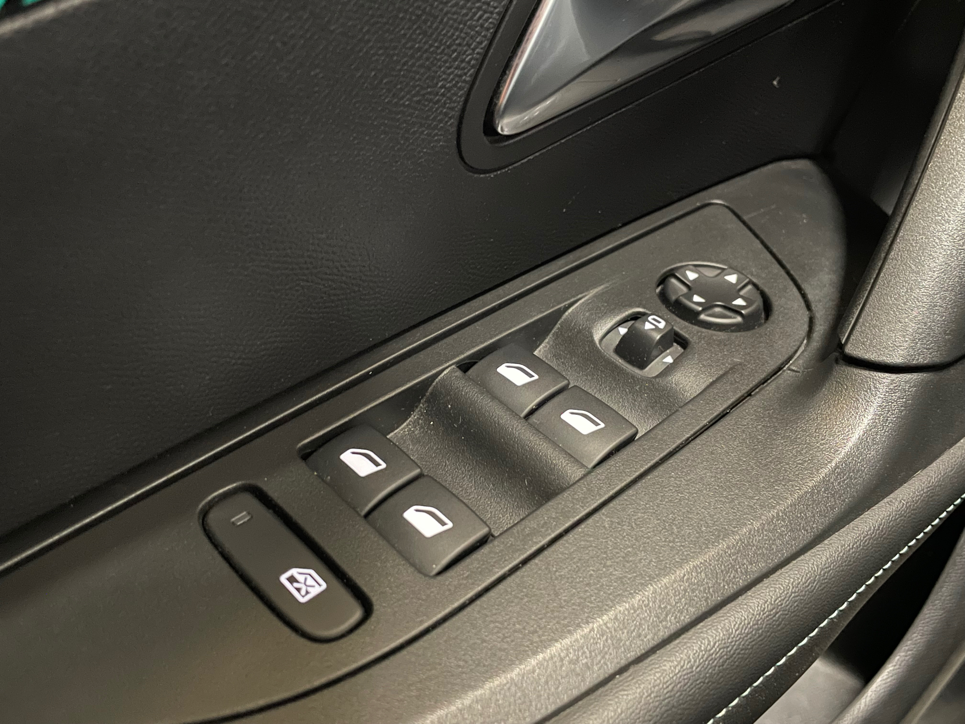 PEUGEOT 2008 PureTech 130 S&S BVM6 Allure Pack