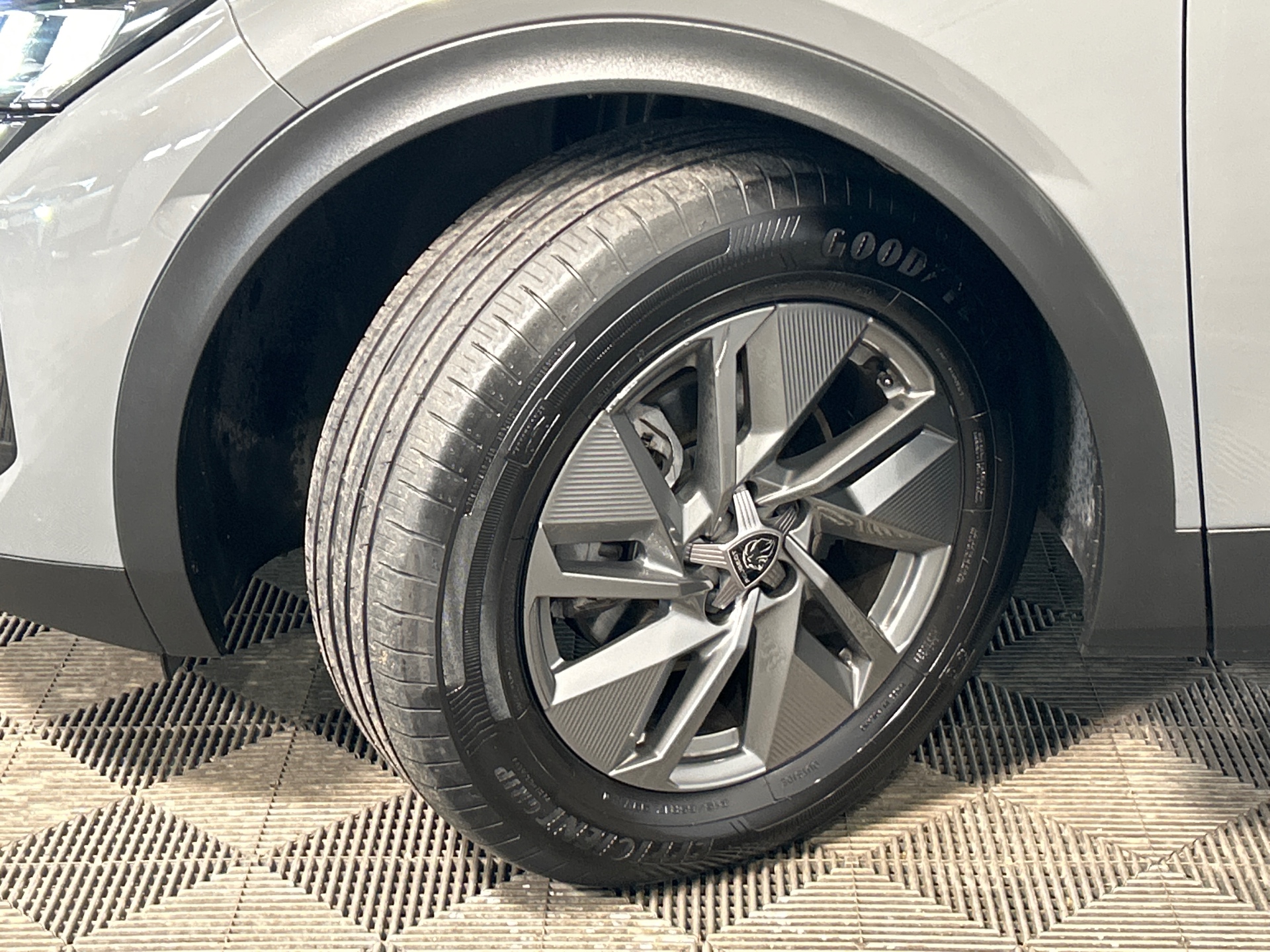 PEUGEOT 408 Hybrid 136 e-DCS6 Allure — expertise