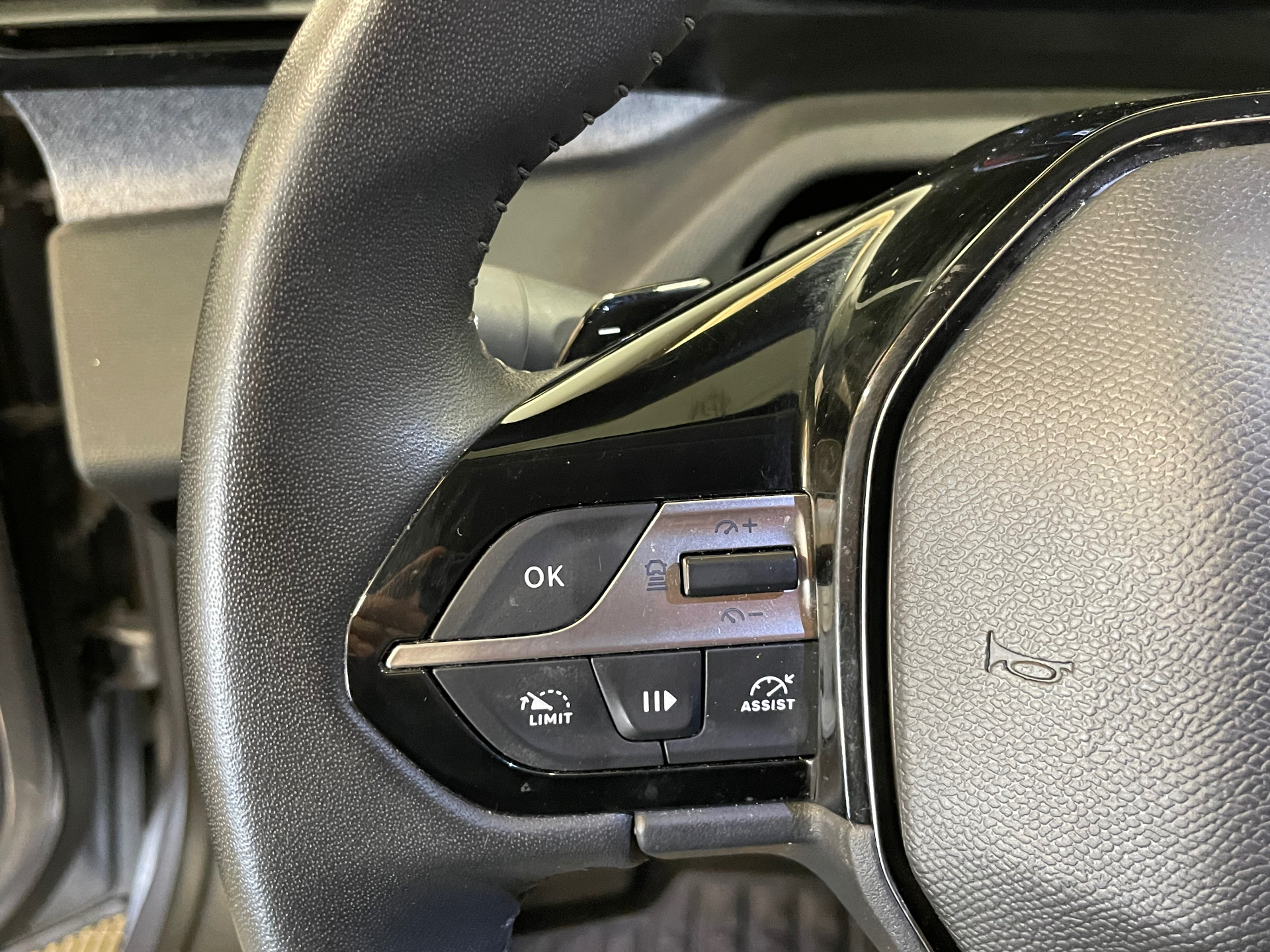 PEUGEOT 308 PHEV 180 e-EAT8 Active Pack
