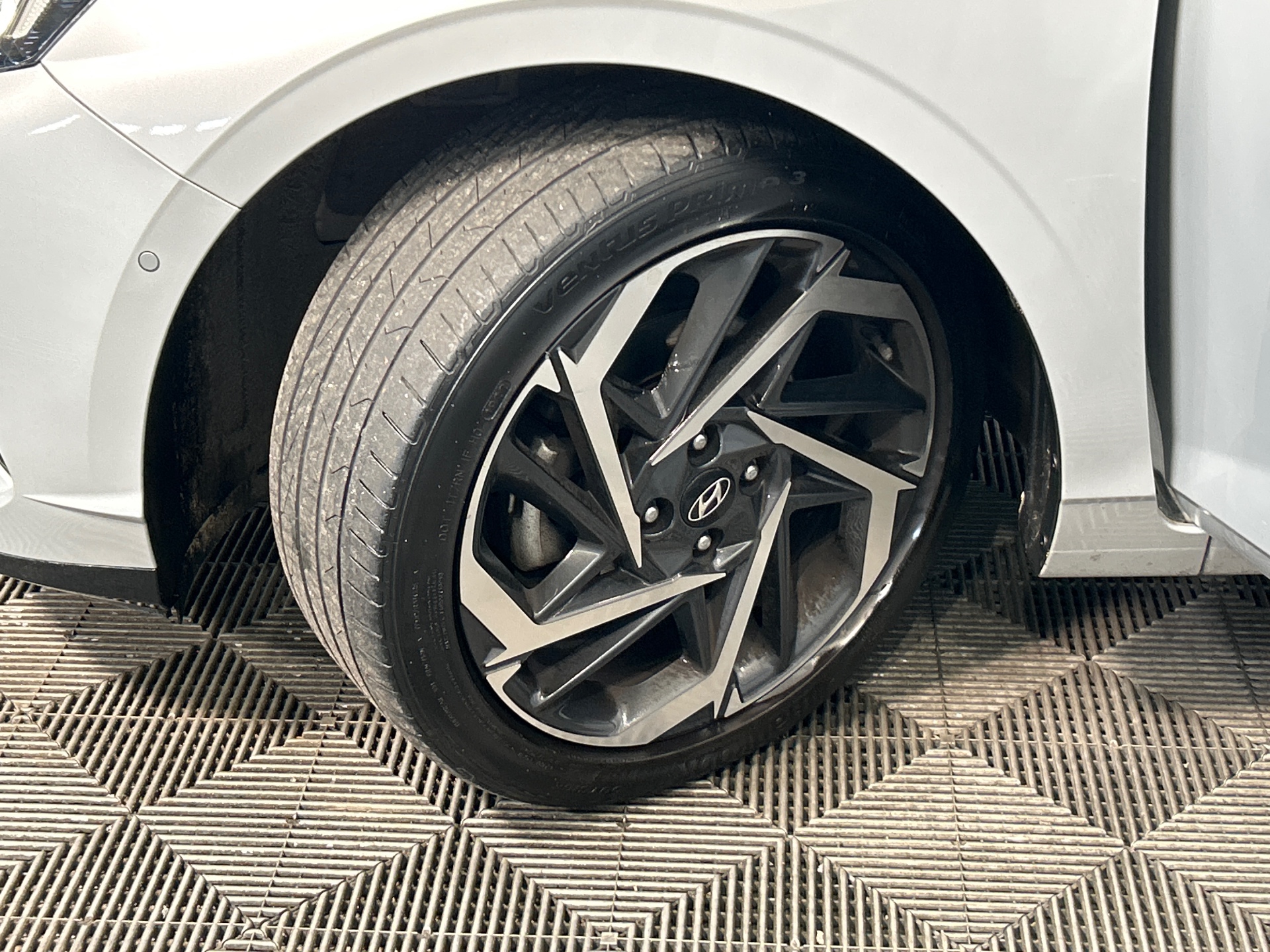 HYUNDAI i20 1.0 T-GDi 100 DCT-7 Hybrid 48V Executive — expertise