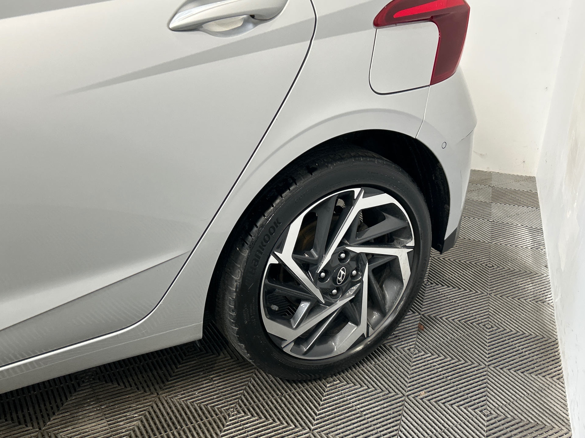 HYUNDAI i20 1.0 T-GDi 100 DCT-7 Hybrid 48V Executive — expertise