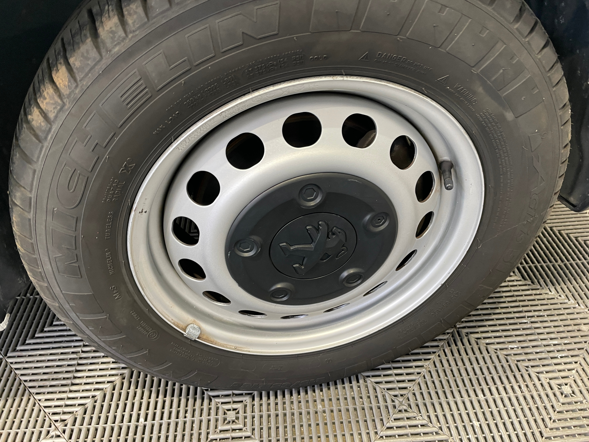 PEUGEOT EXPERT FOURGON FGN M DIESEL 120 CH MANUELLE — expertise