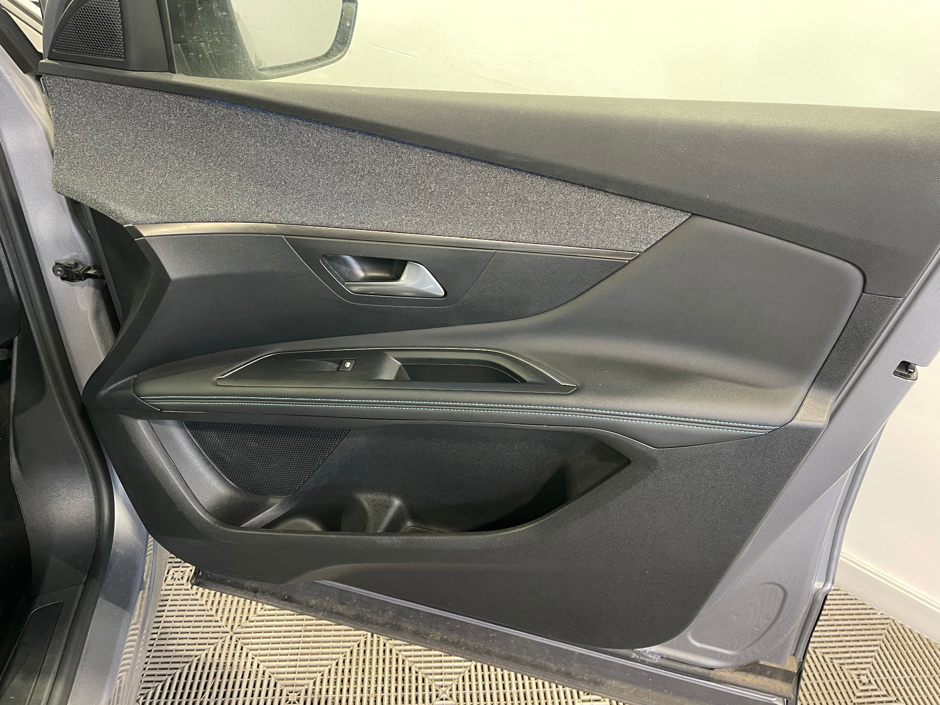PEUGEOT 3008 Hybrid 136 e-DCS6 Allure
