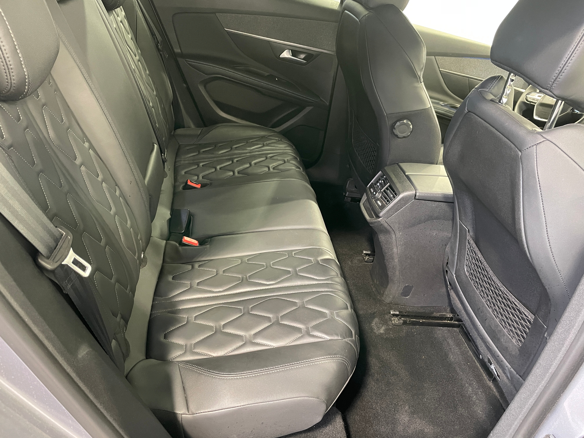 PEUGEOT 3008 Hybrid 136 e-DCS6 Allure