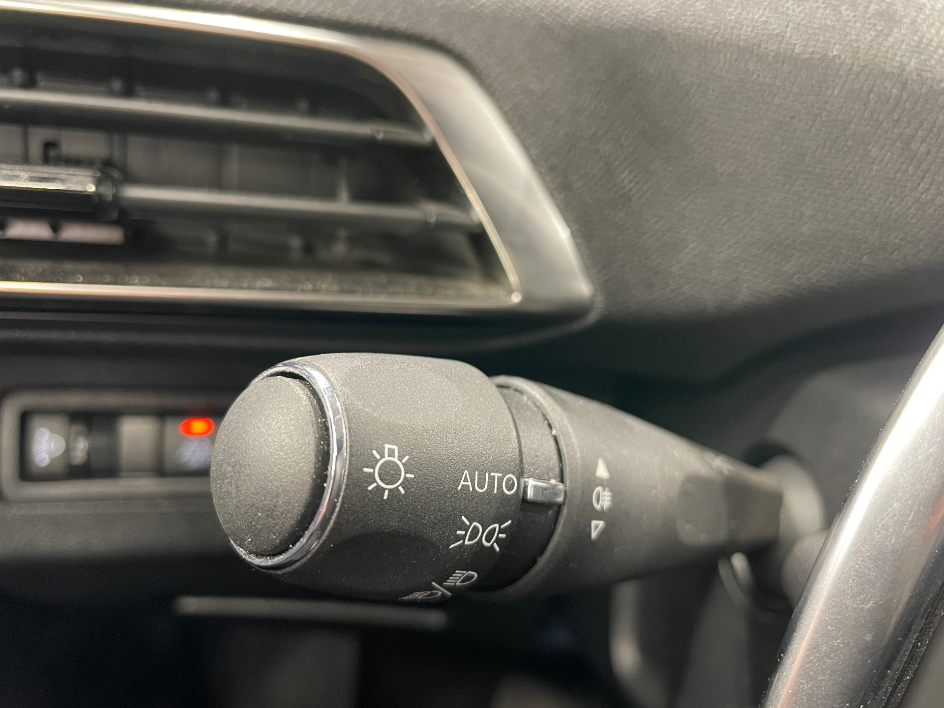 PEUGEOT 3008 Hybrid 136 e-DCS6 Allure
