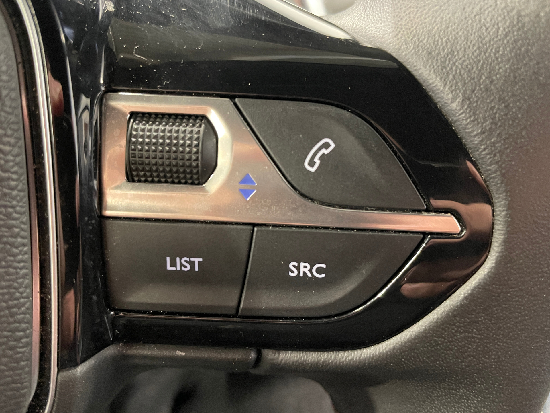 PEUGEOT 3008 Hybrid 136 e-DCS6 Allure
