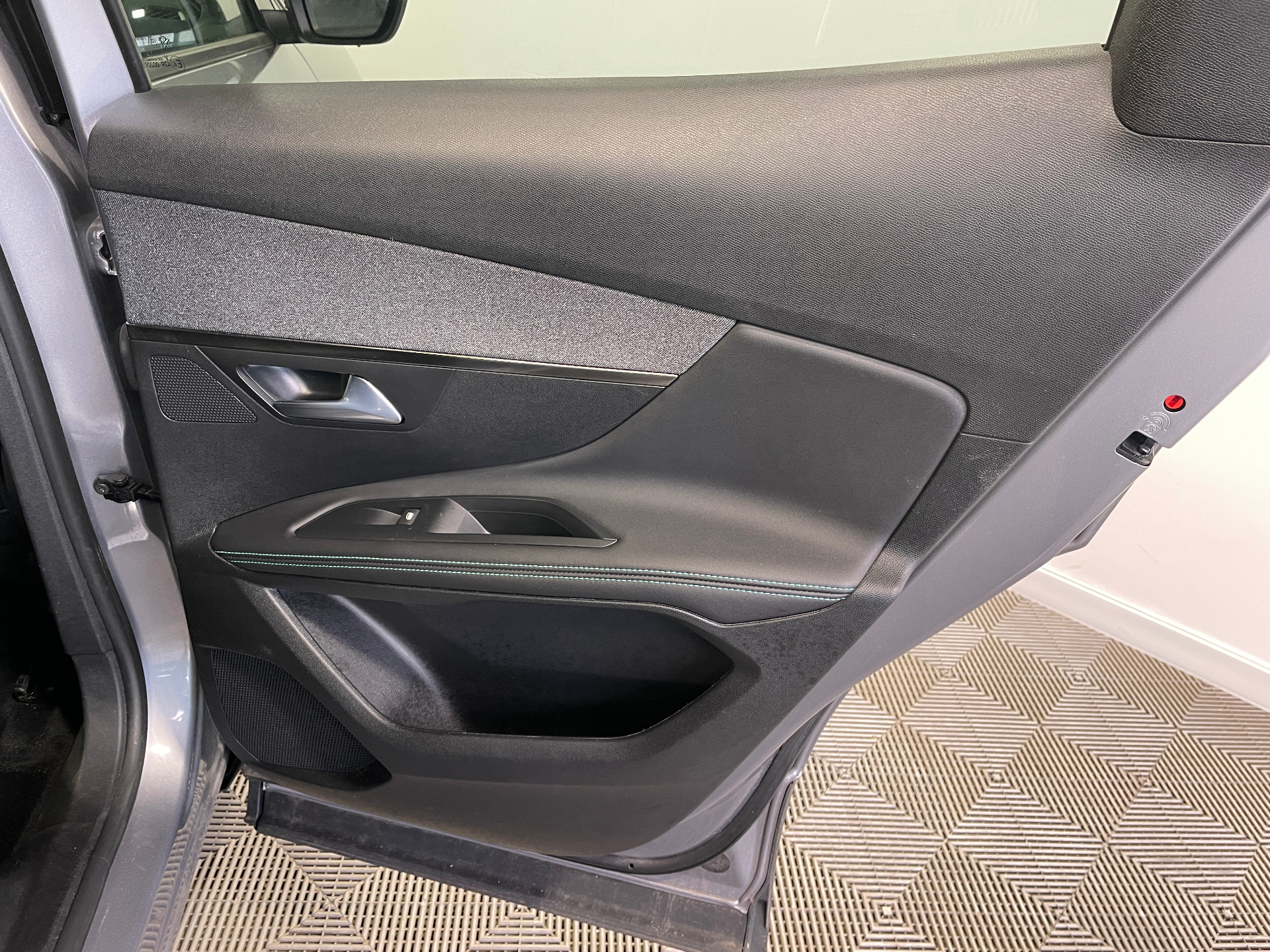 PEUGEOT 3008 Hybrid 136 e-DCS6 Allure