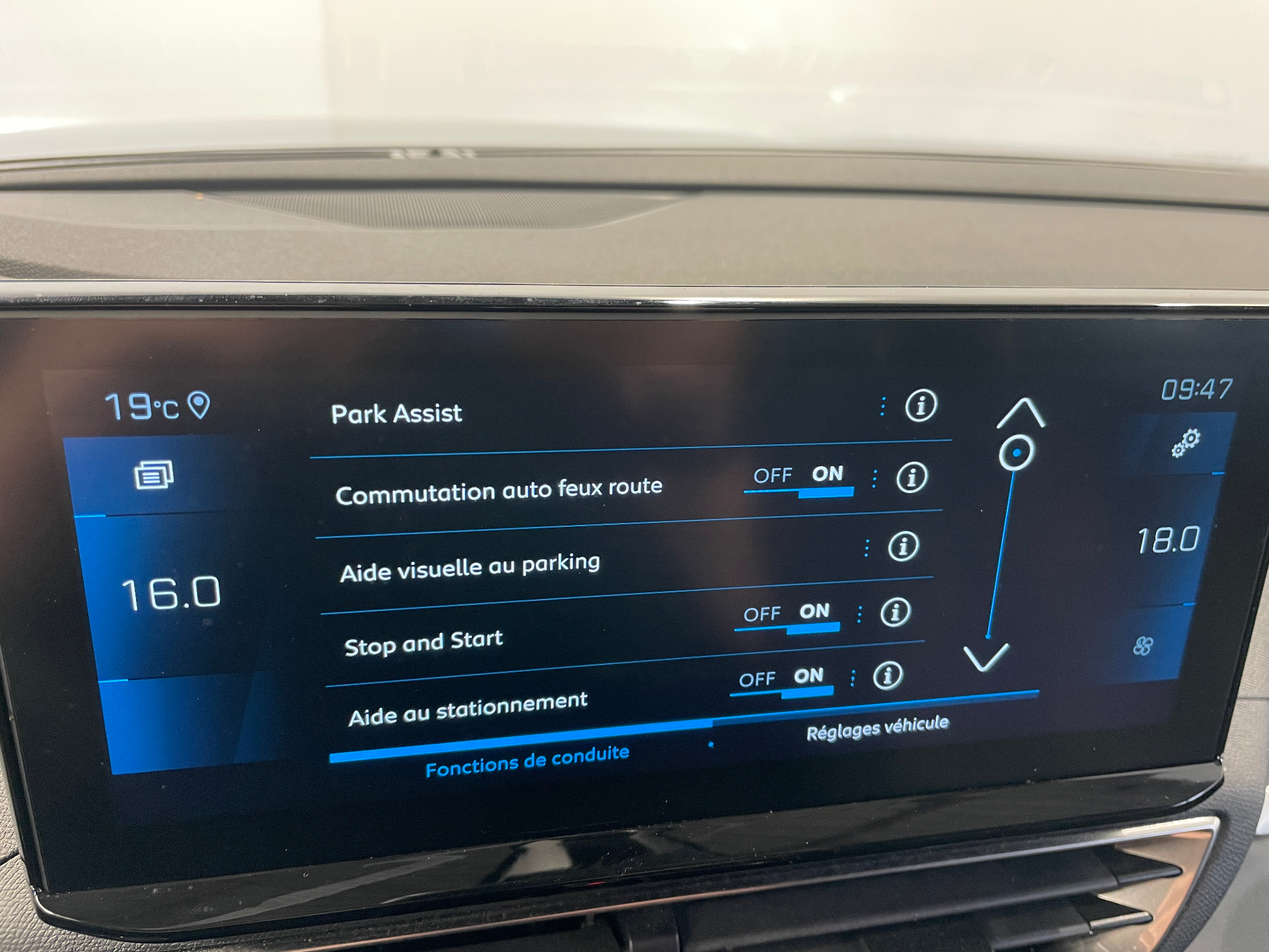 PEUGEOT 3008 Hybrid 136 e-DCS6 Allure