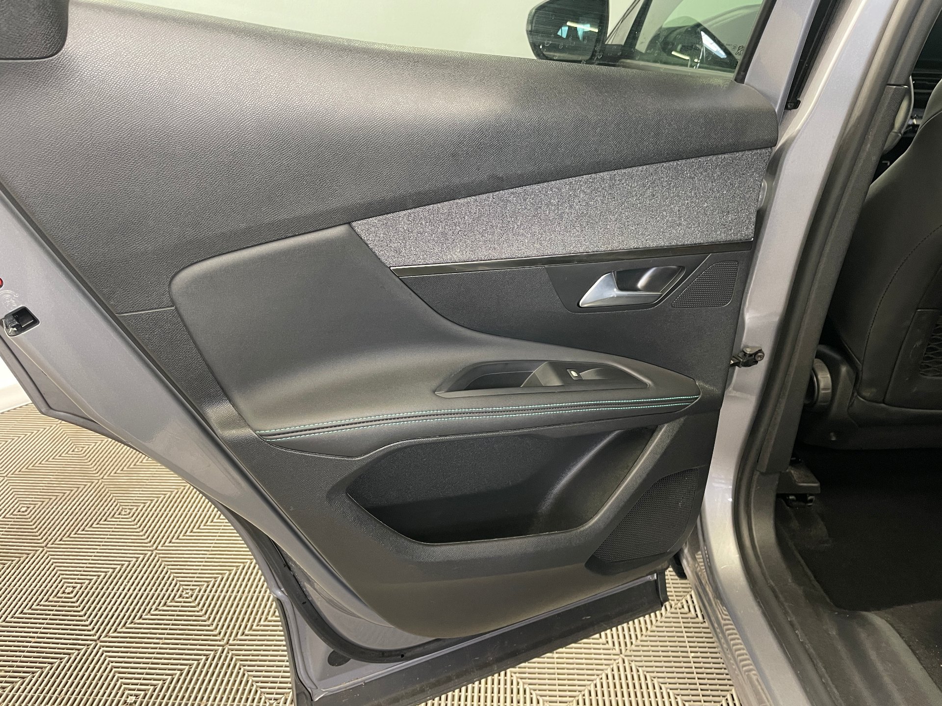 PEUGEOT 3008 Hybrid 136 e-DCS6 Allure