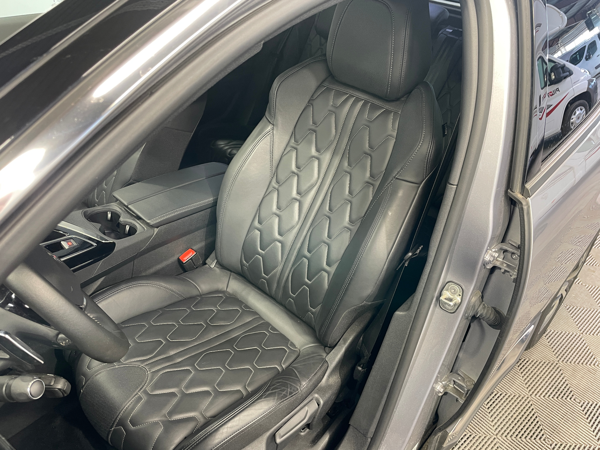 PEUGEOT 3008 Hybrid 136 e-DCS6 Allure