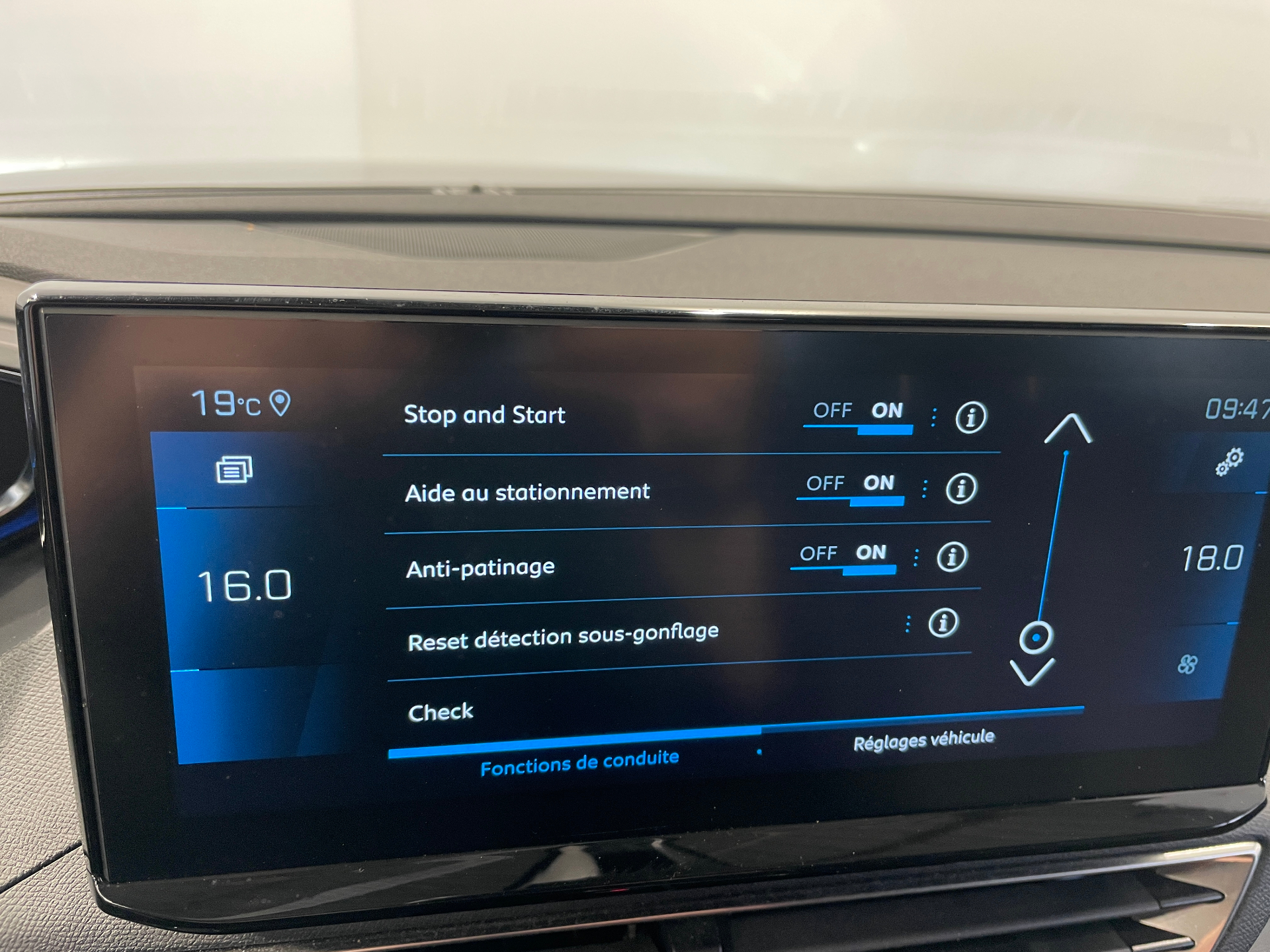 PEUGEOT 3008 Hybrid 136 e-DCS6 Allure