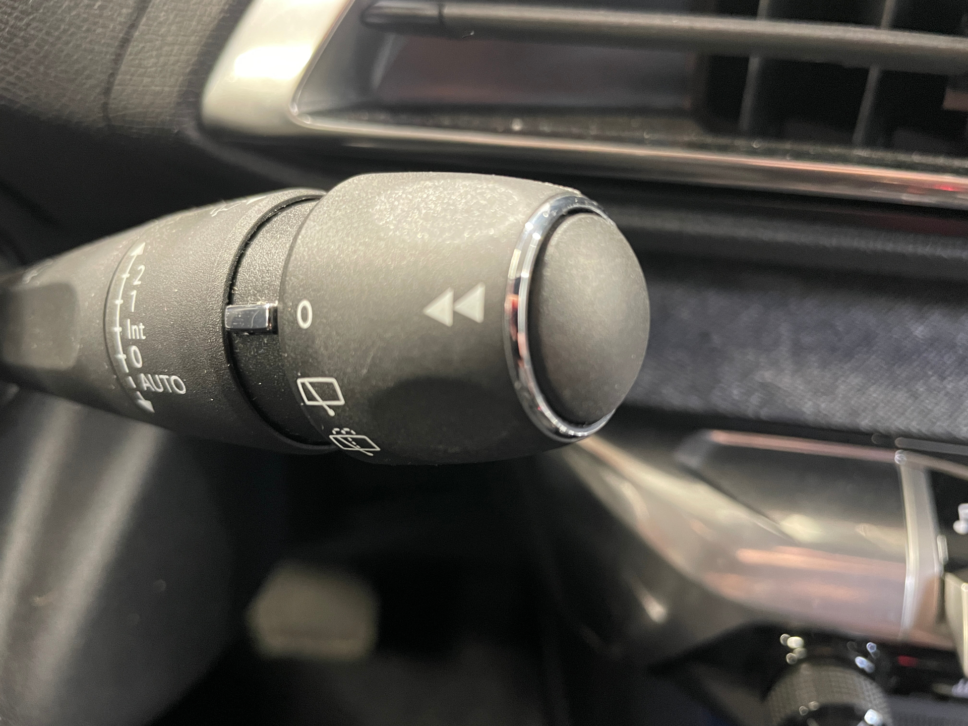 PEUGEOT 3008 Hybrid 136 e-DCS6 Allure