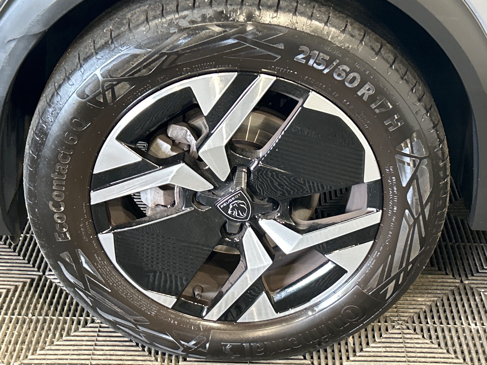 PEUGEOT 2008 ALLURE PURETECH 130 S&S EAT8 — expertise