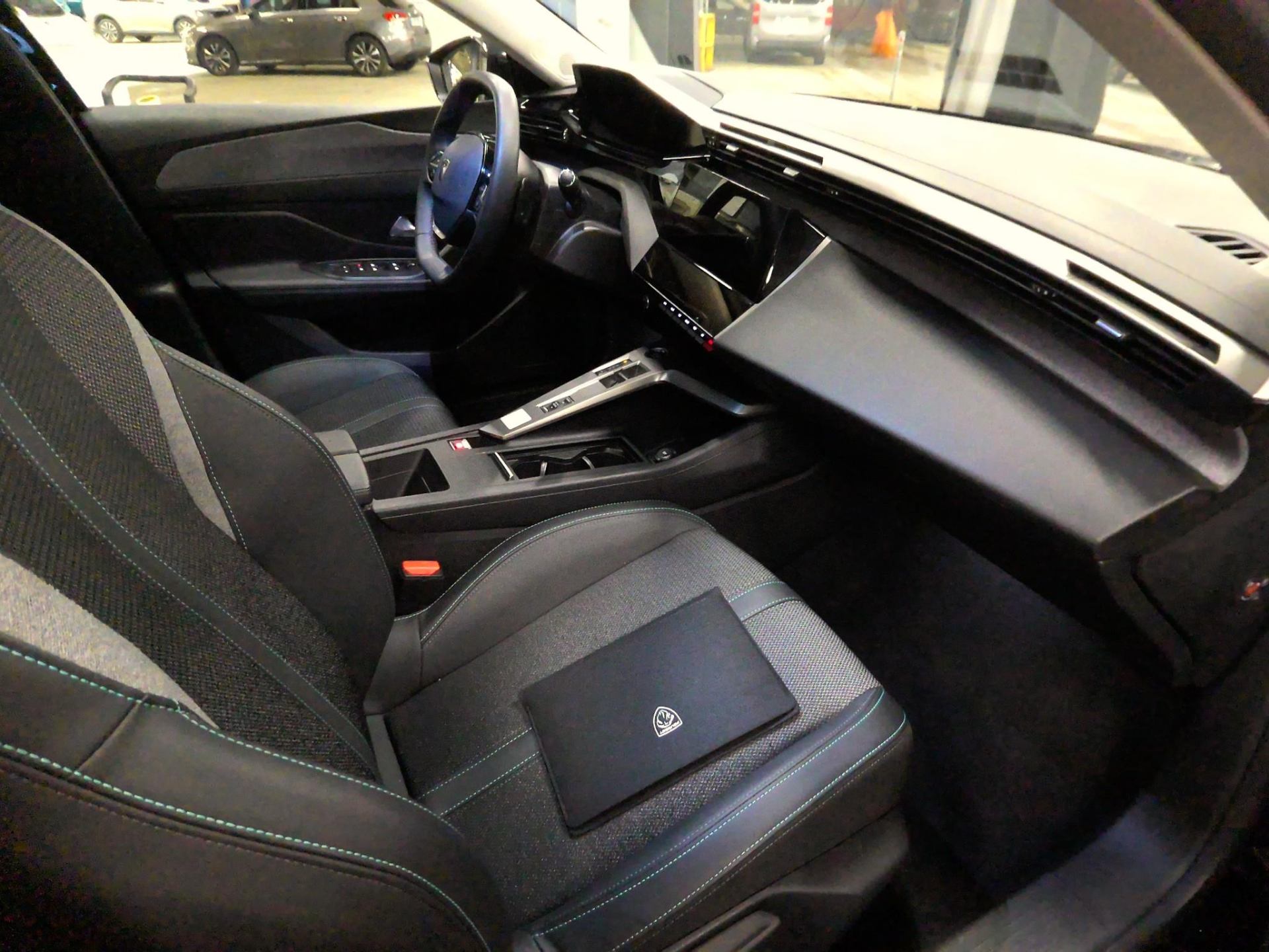 PEUGEOT 408 Hybrid 145 e-DCS6 Allure