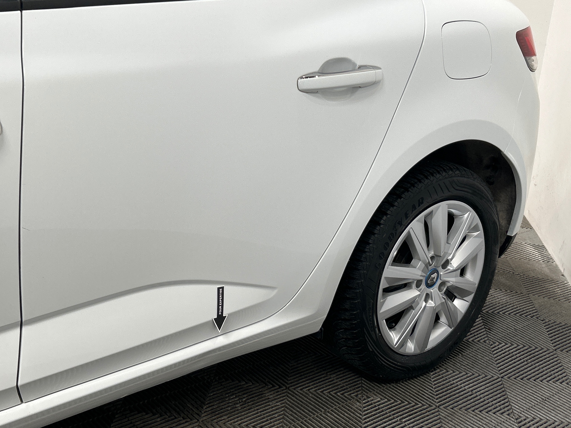 RENAULT MEGANE IV BERLINE evolution E-Tech plug-in hybrid 160 — expertise
