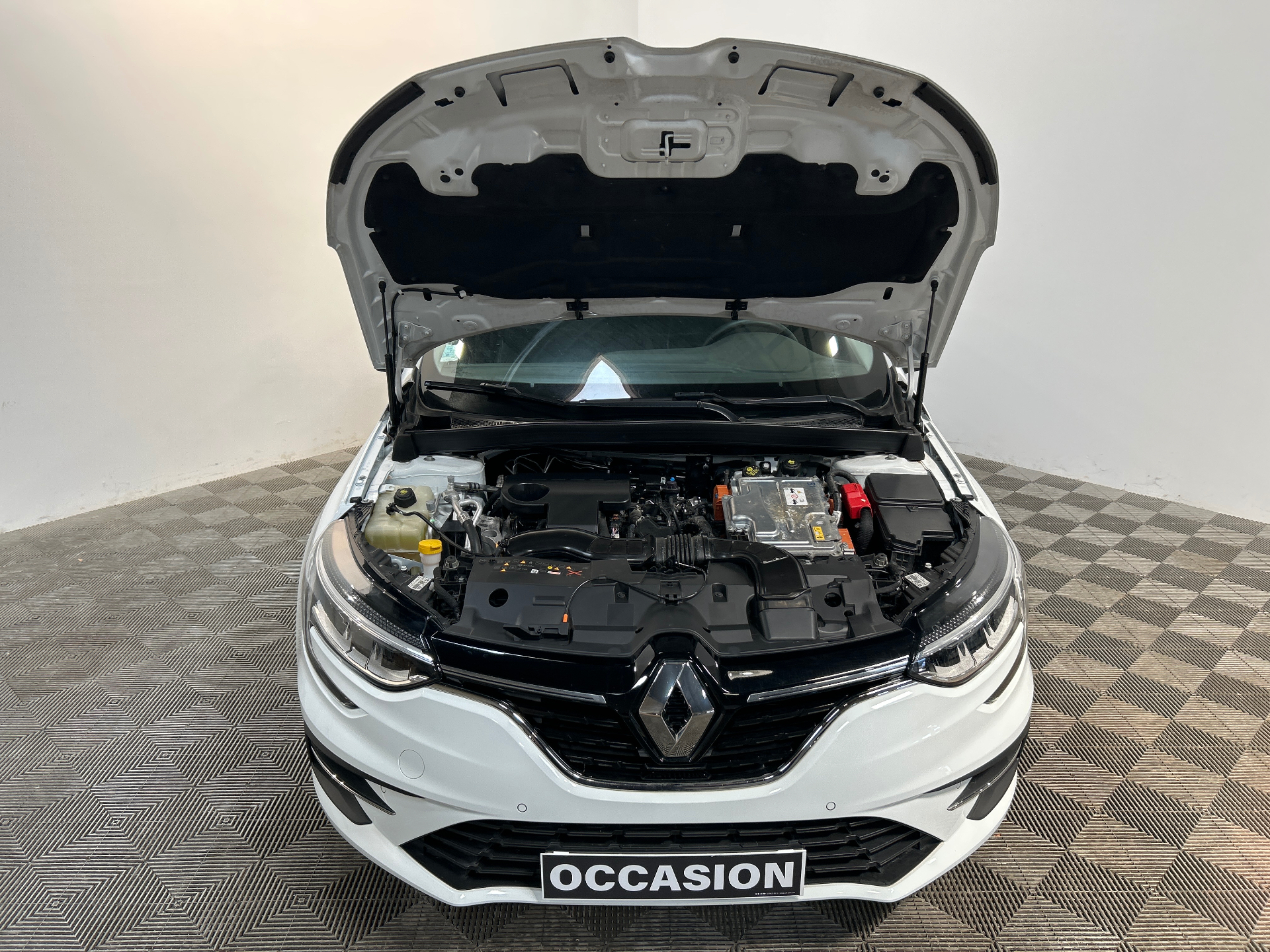 RENAULT MEGANE IV BERLINE evolution E-Tech plug-in hybrid 160 — expertise