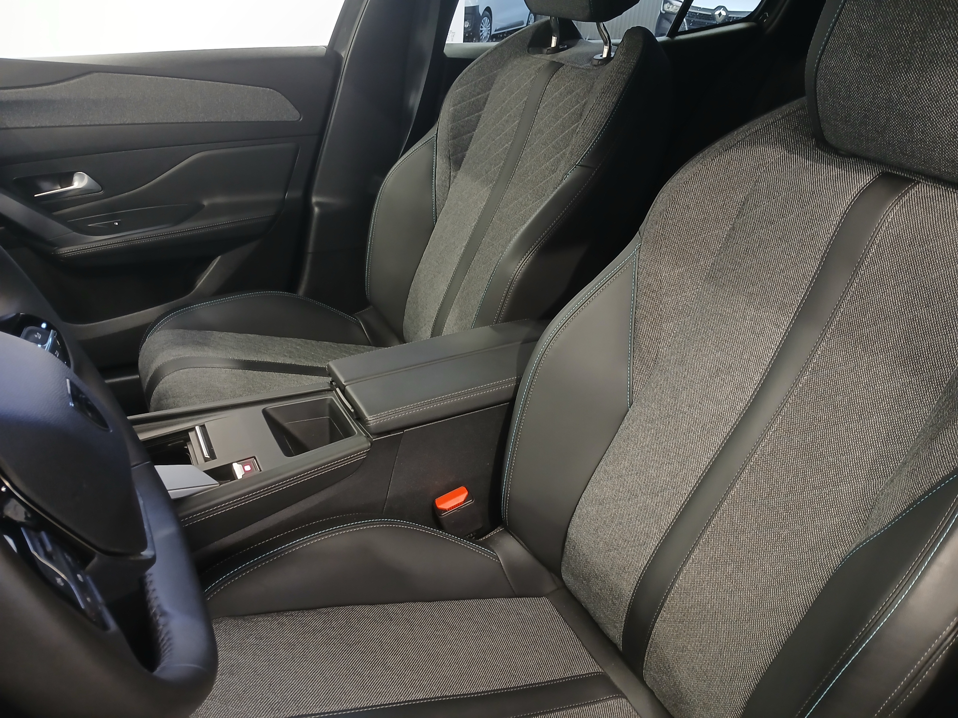 PEUGEOT 408 ALLURE PTECH 130 S&S EAT8