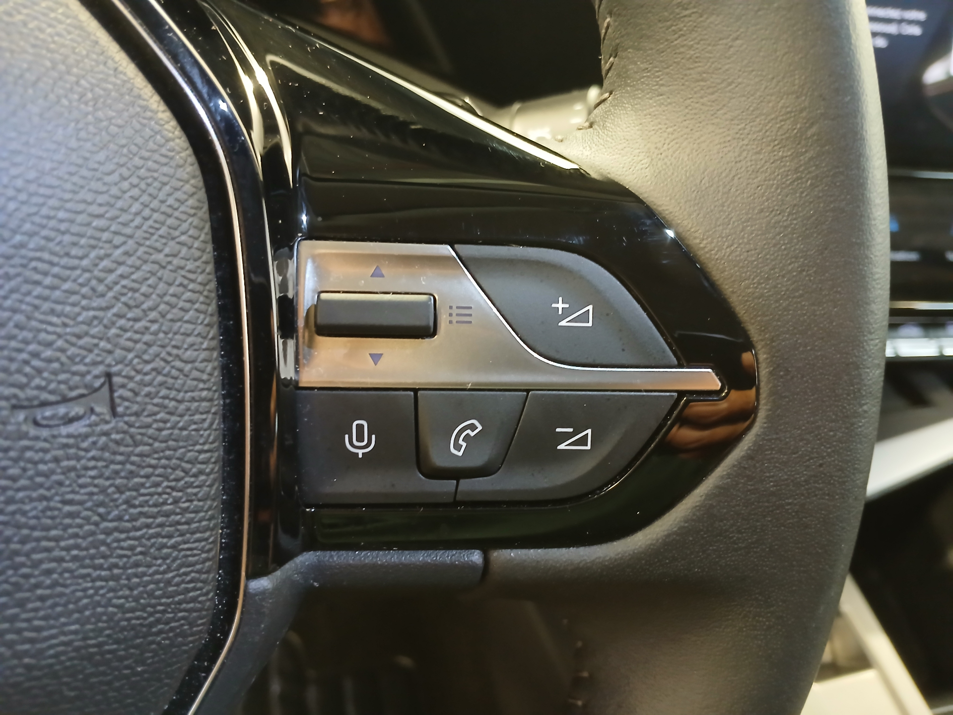 PEUGEOT 408 ALLURE PTECH 130 S&S EAT8