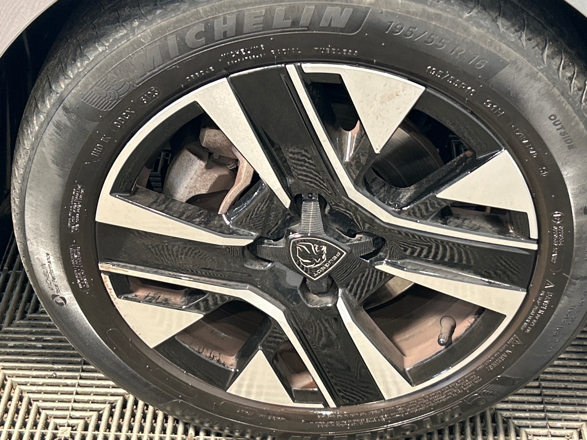 PEUGEOT 208 ALLURE PURETECH 100 S&S BVM6 — expertise