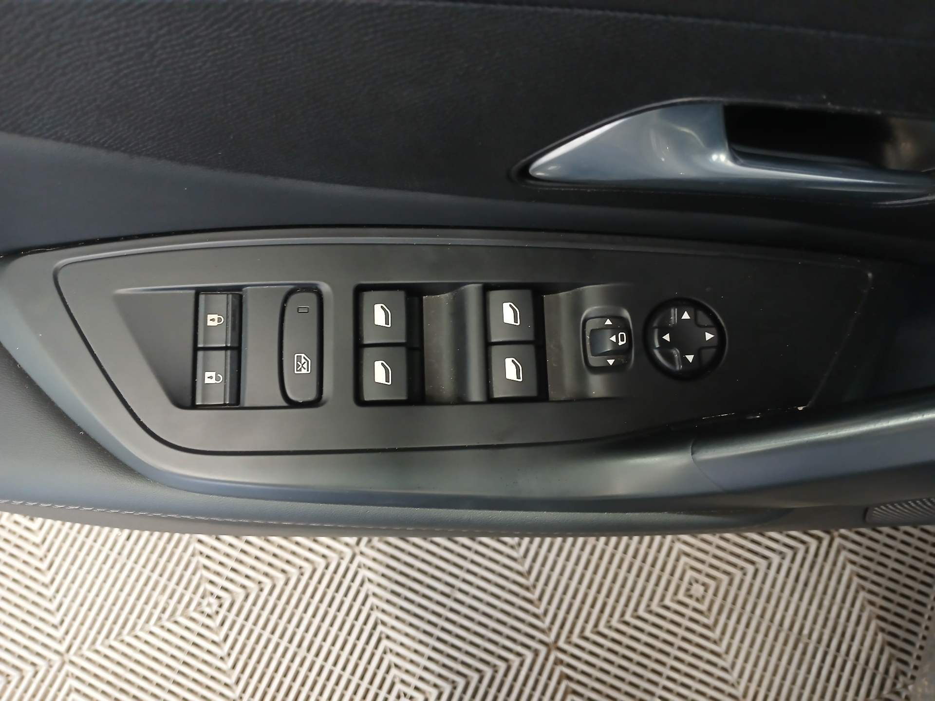 PEUGEOT 408 ALLURE PTECH 130 S&S EAT8