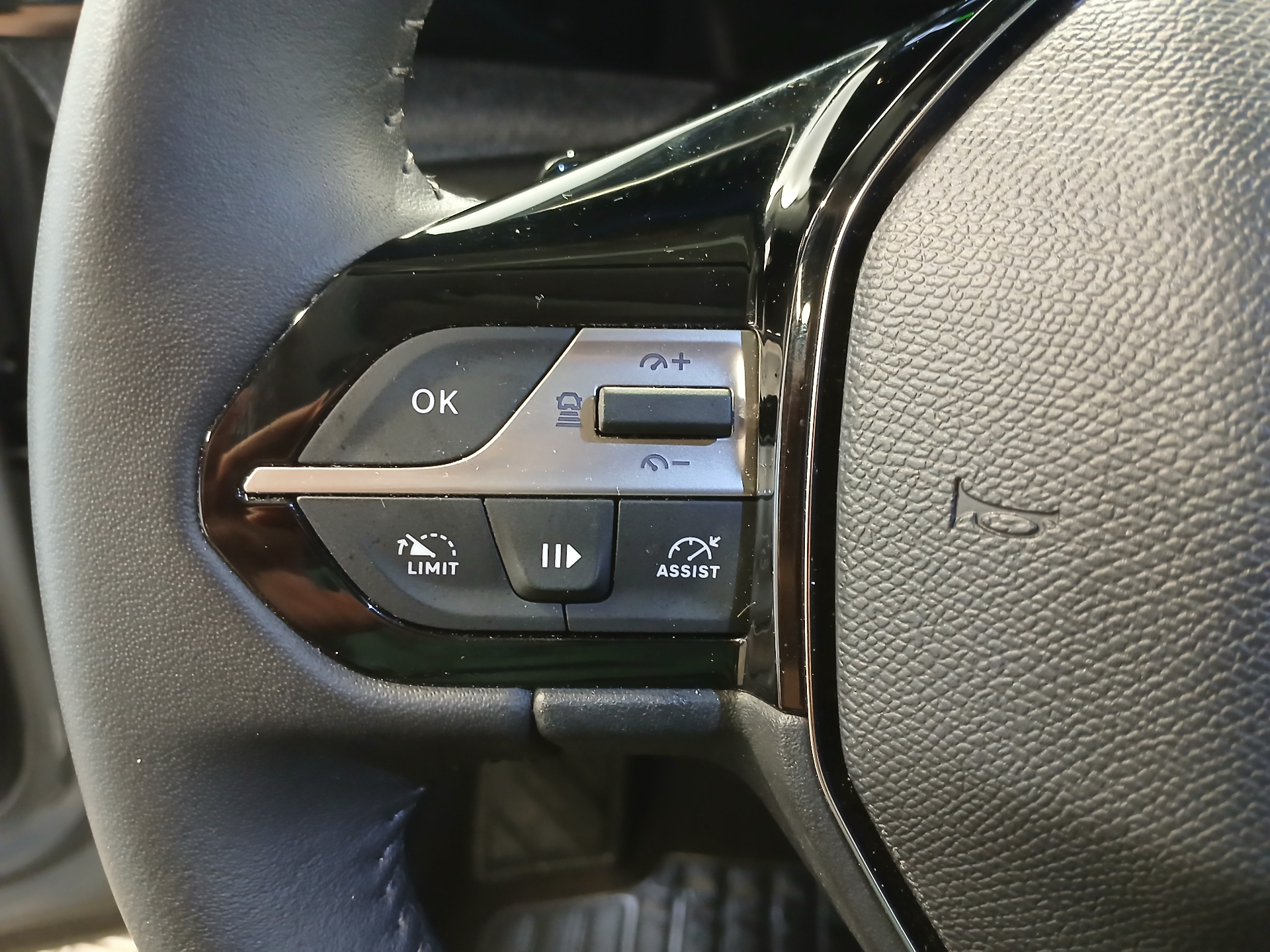 PEUGEOT 408 ALLURE PTECH 130 S&S EAT8