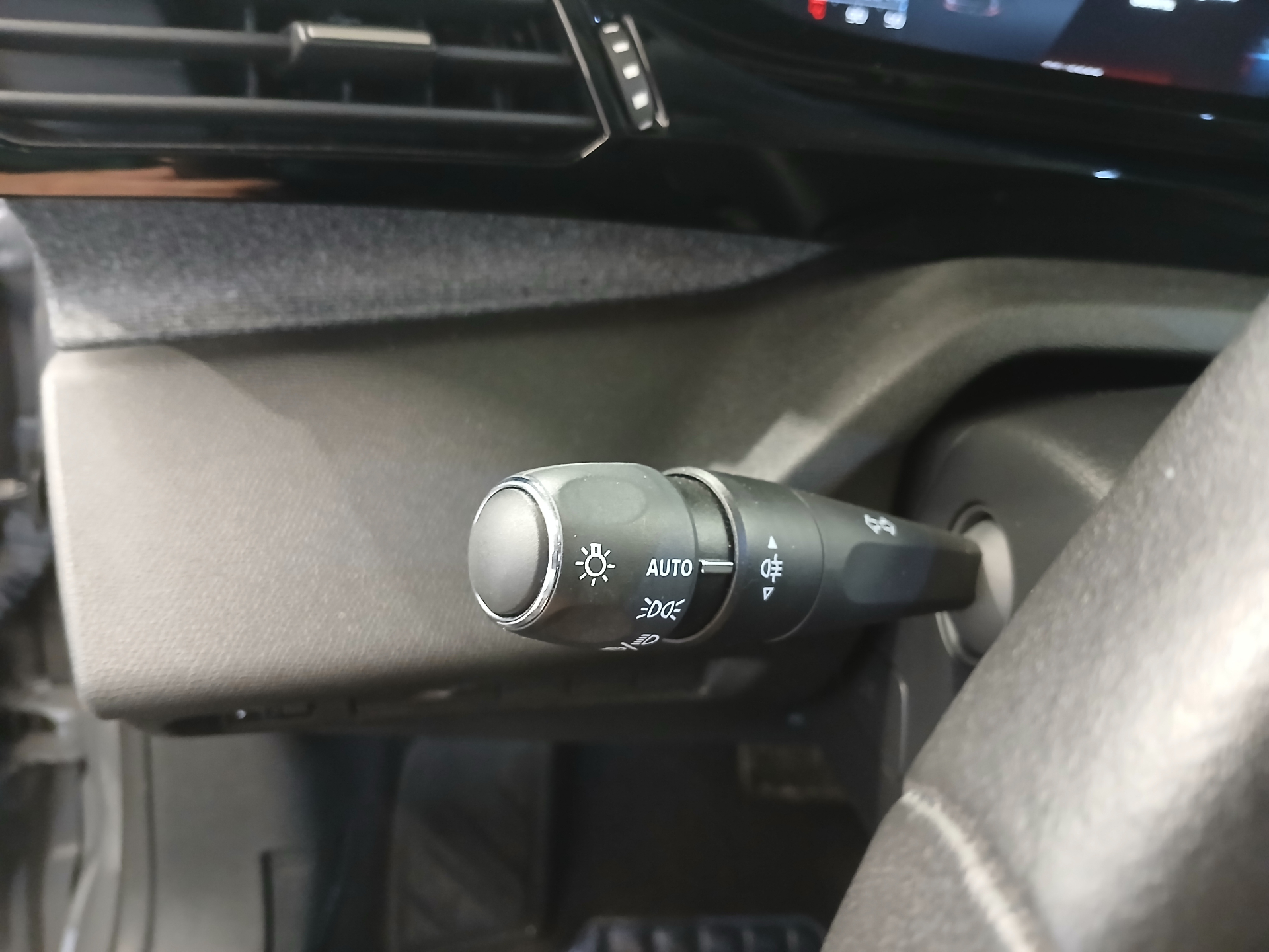 PEUGEOT 408 ALLURE PTECH 130 S&S EAT8