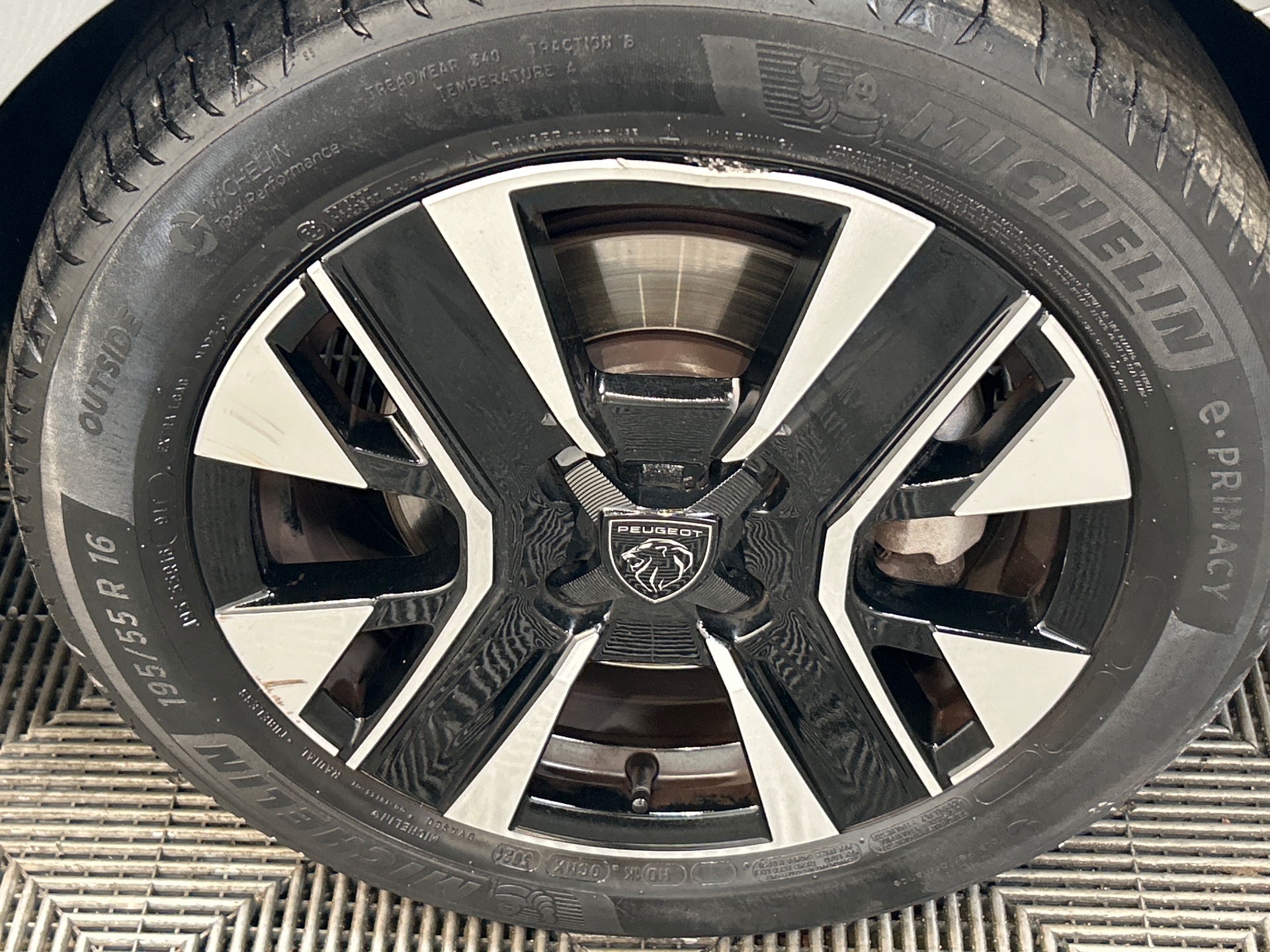 PEUGEOT 208 ALLURE PURETECH 100 S&S BVM6 — expertise