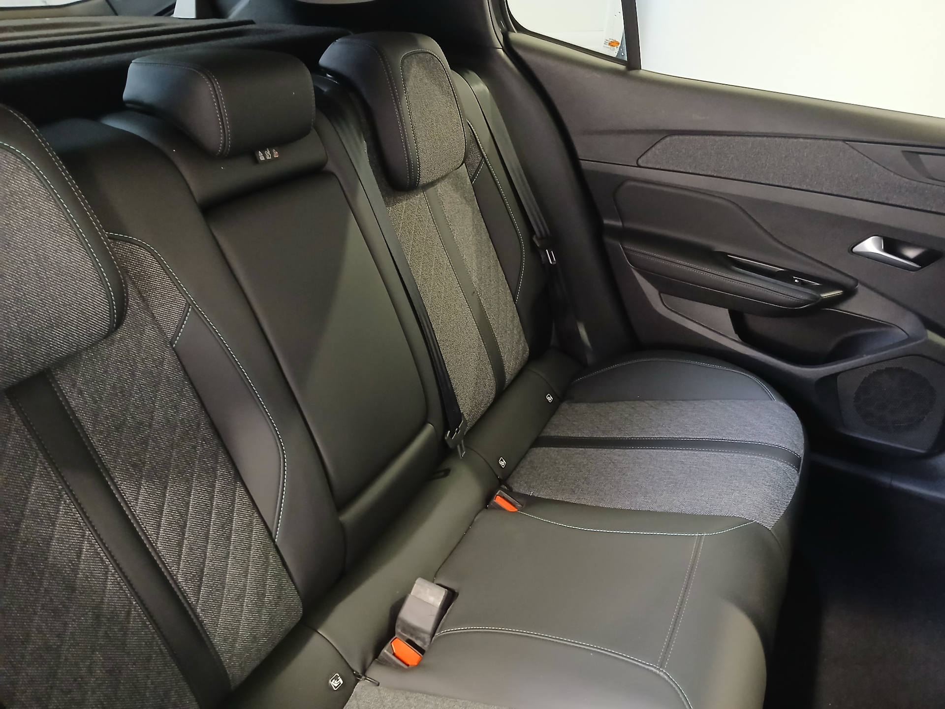 PEUGEOT 408 ALLURE PTECH 130 S&S EAT8