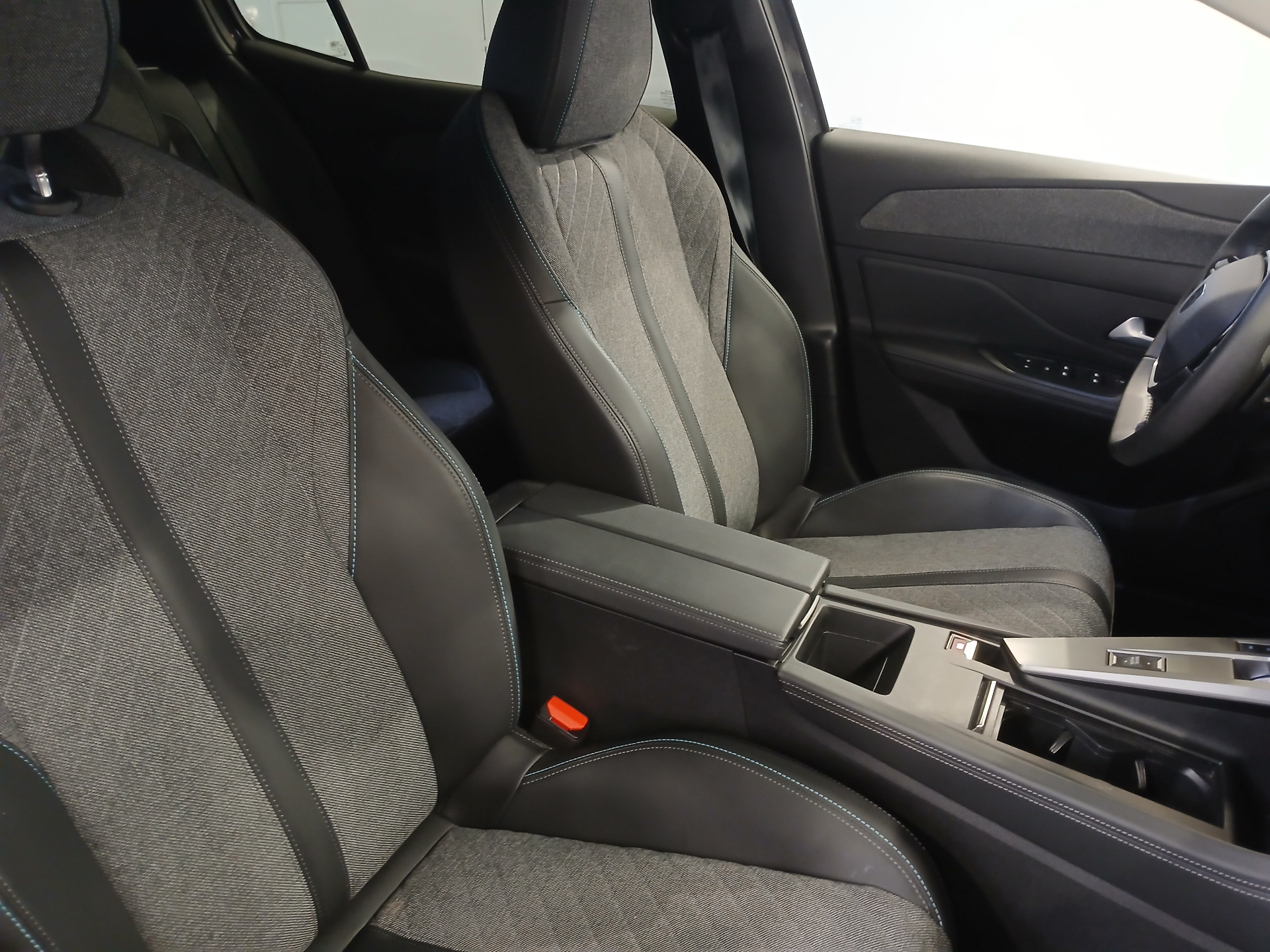 PEUGEOT 408 ALLURE PTECH 130 S&S EAT8
