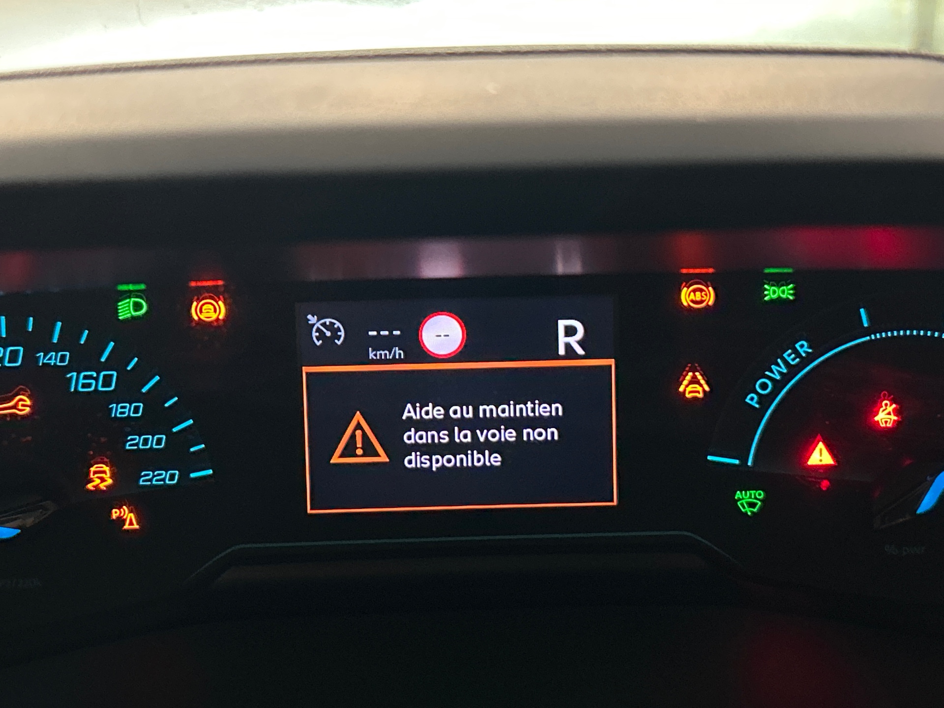 PEUGEOT 2008 Hybrid 145 e-DCS6 Style — expertise