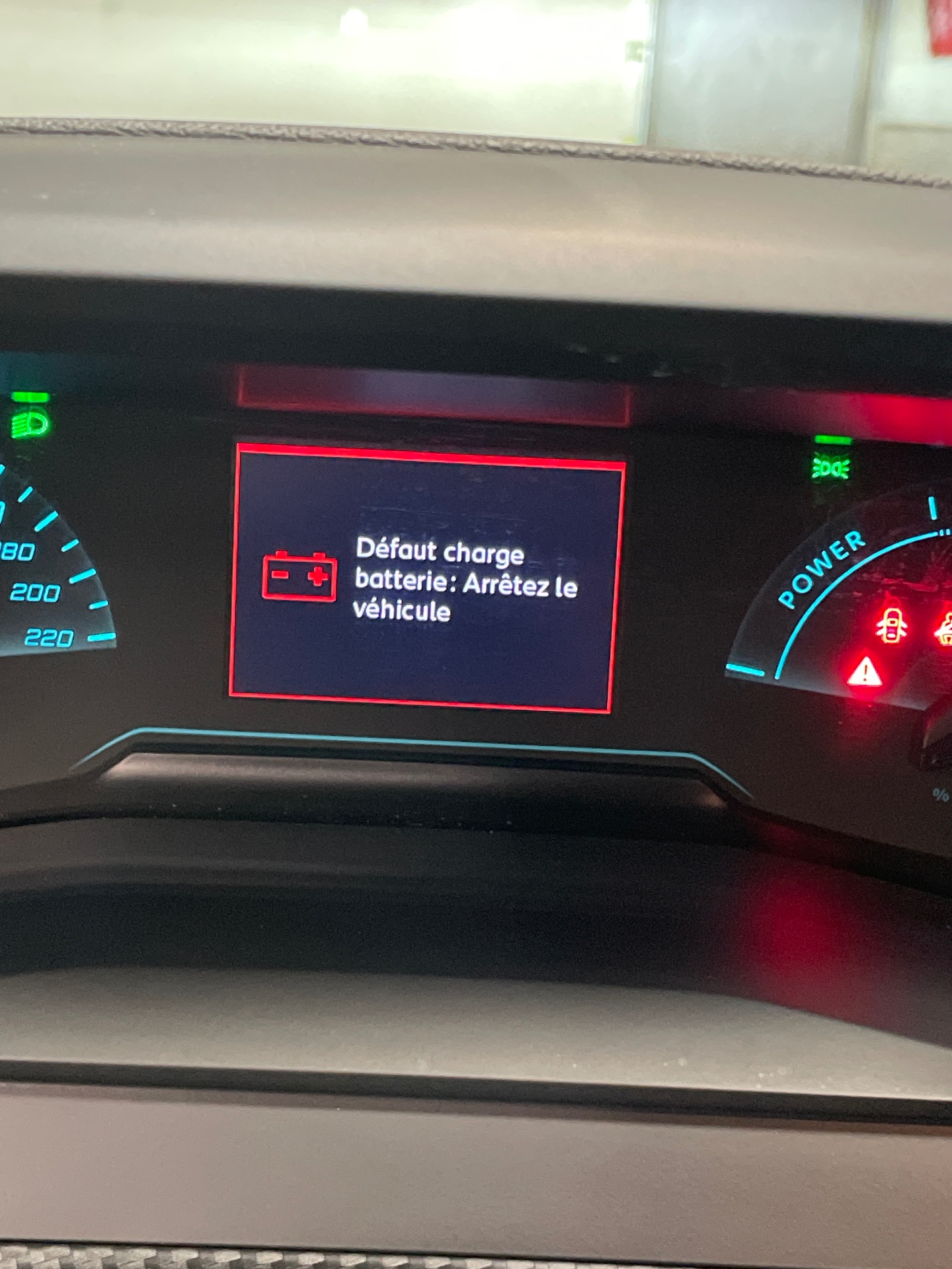 PEUGEOT 2008 Hybrid 145 e-DCS6 Style — expertise