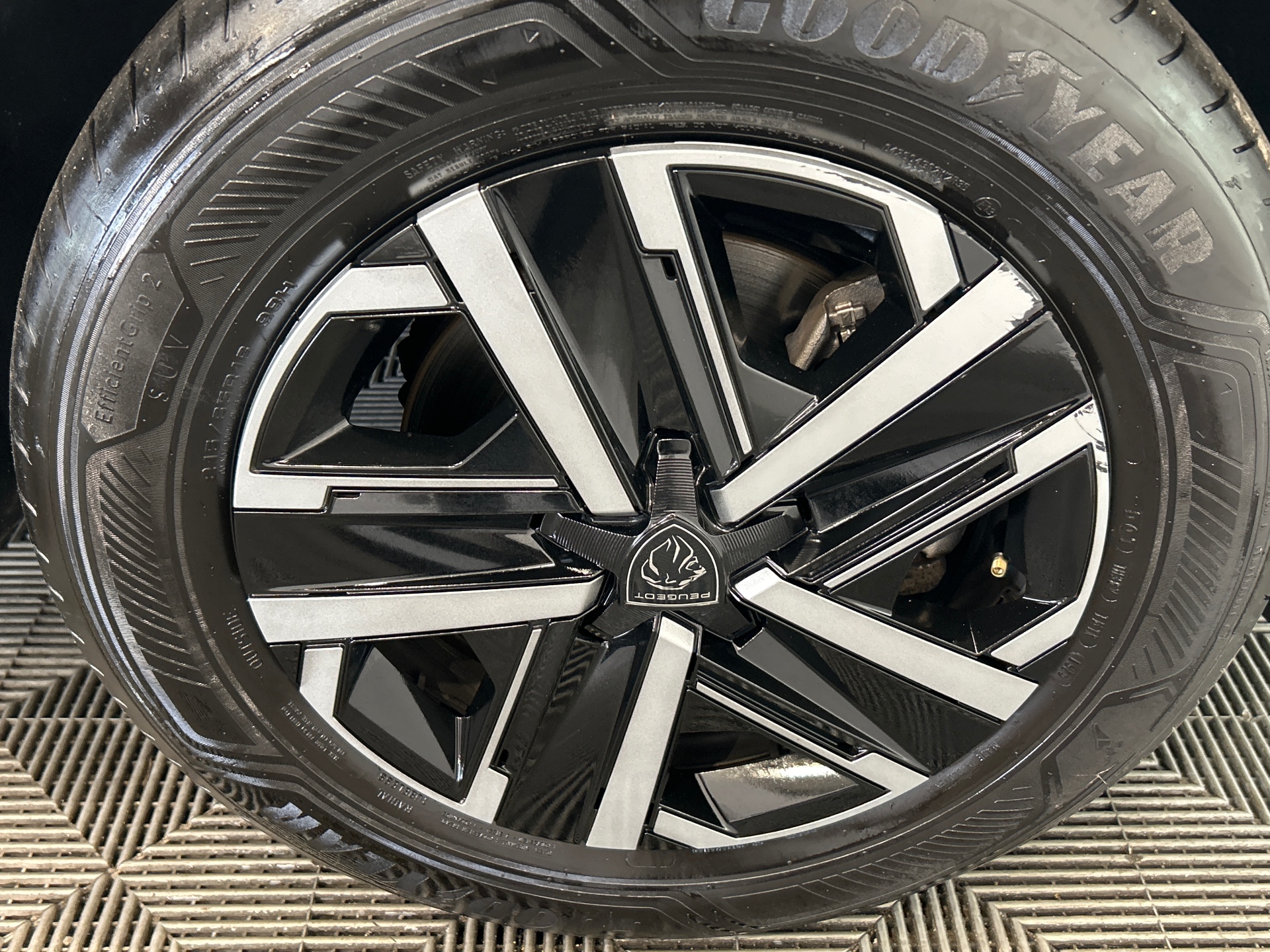 PEUGEOT 2008 Hybrid 145 e-DCS6 Style — expertise
