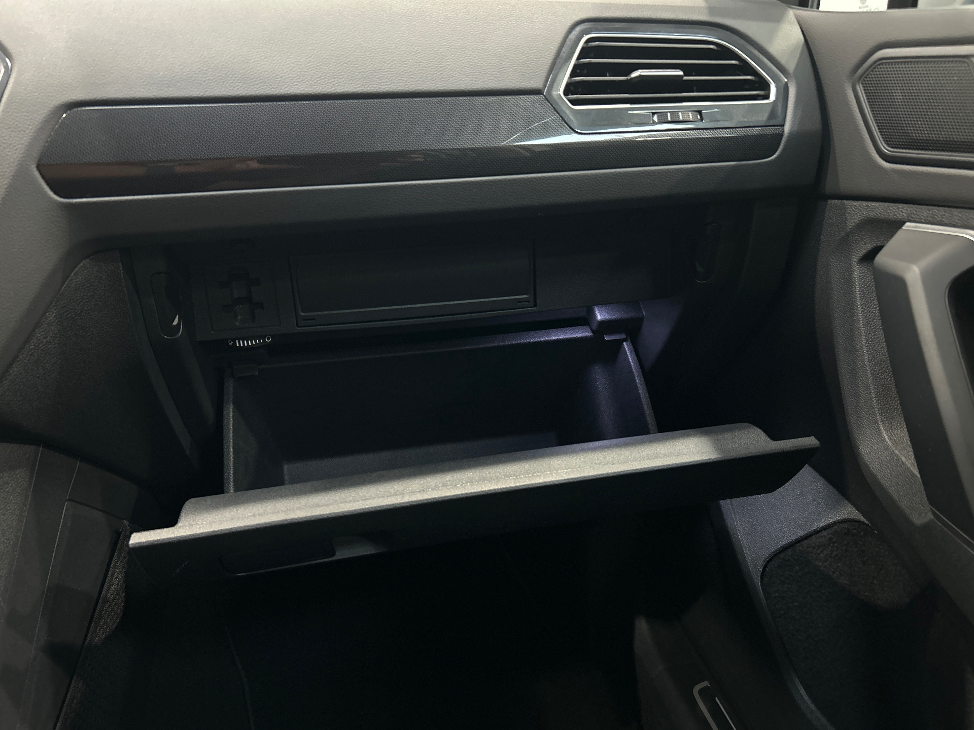 VOLKSWAGEN TIGUAN BUSINESS 1.5 TSI 150 DSG7 Life Business