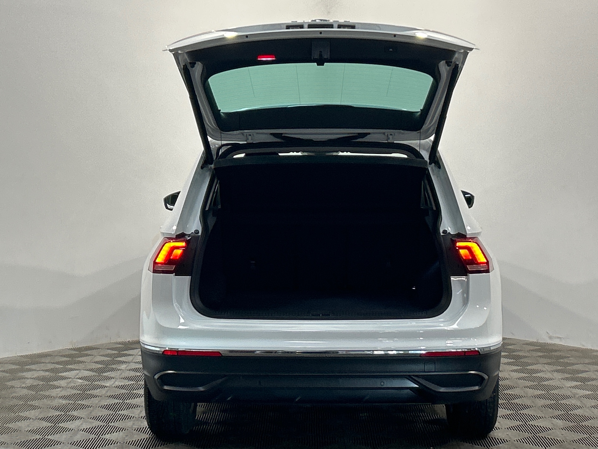 VOLKSWAGEN TIGUAN BUSINESS 1.5 TSI 150 DSG7 Life Business