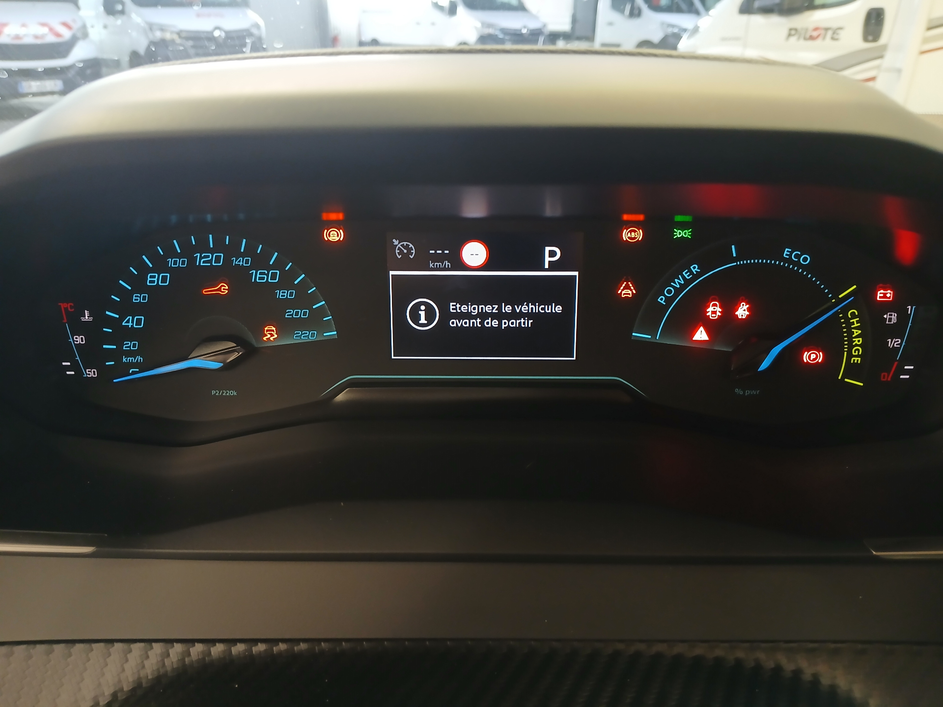 PEUGEOT 2008 Hybrid 145 e-DCS6 Style — expertise