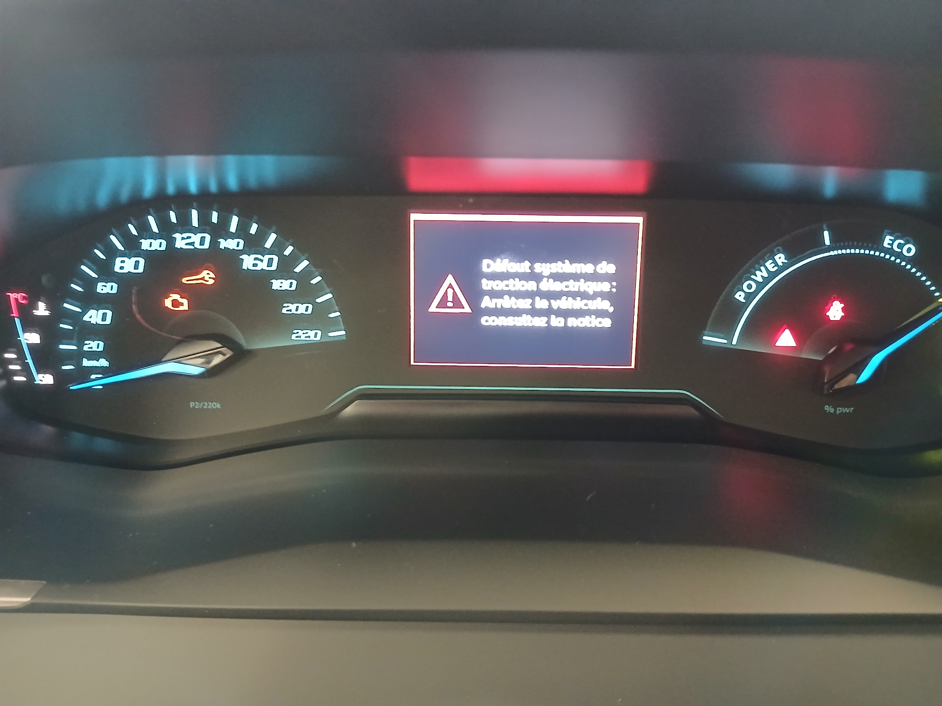 PEUGEOT 2008 Hybrid 145 e-DCS6 Style — expertise