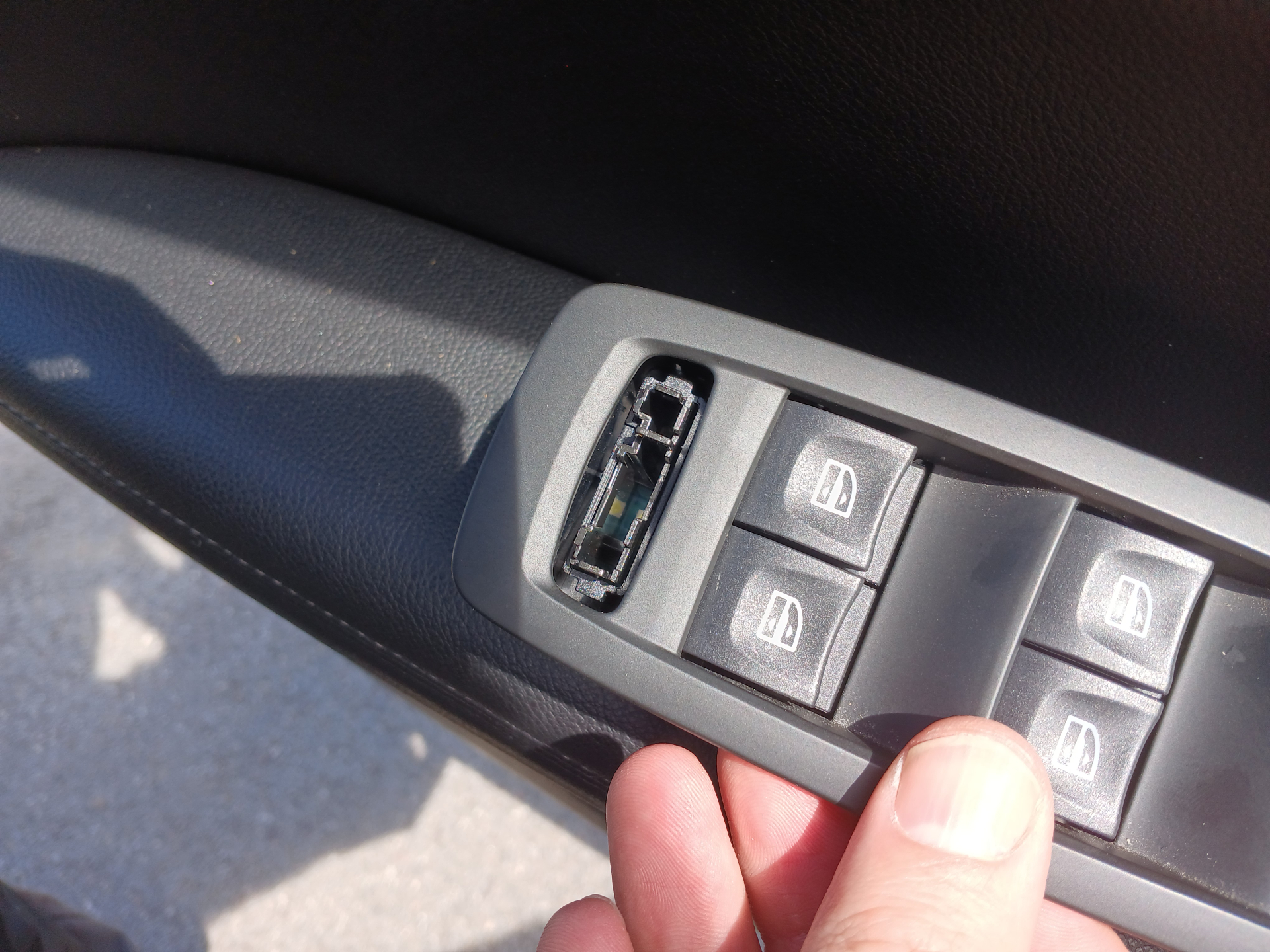 RENAULT MEGANE IV BERLINE TCe 140 EDC Techno — expertise
