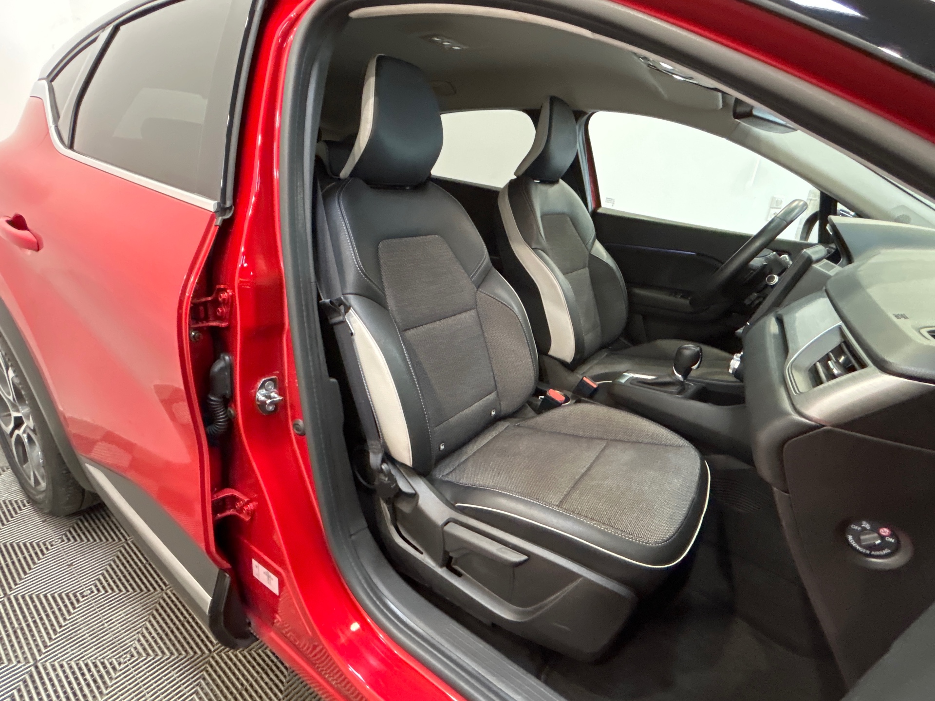 RENAULT CAPTUR TCe 140 EDC - 21 Intens