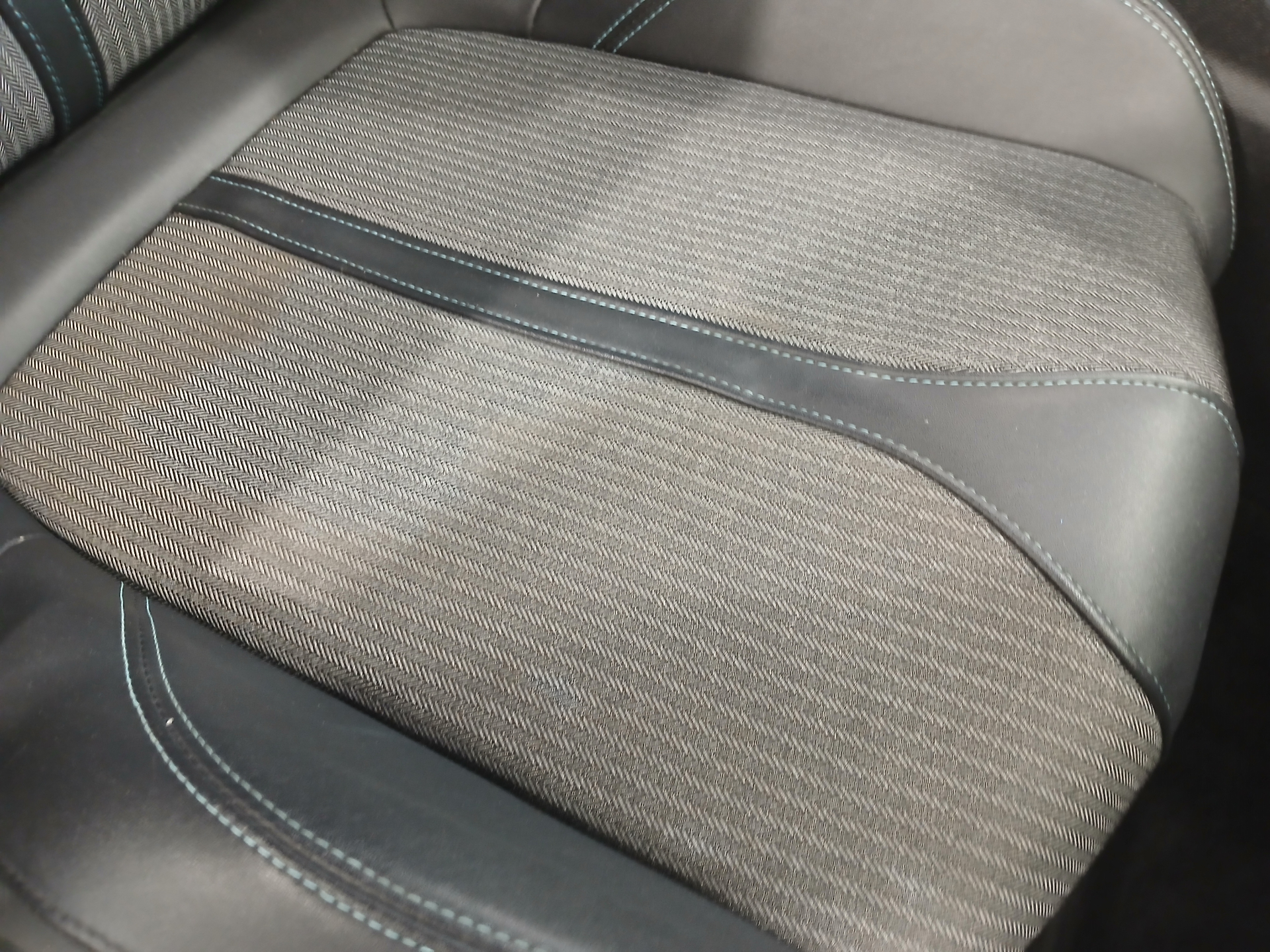PEUGEOT 5008 BlueHDi 130ch S&S EAT8 Allure Pack — expertise