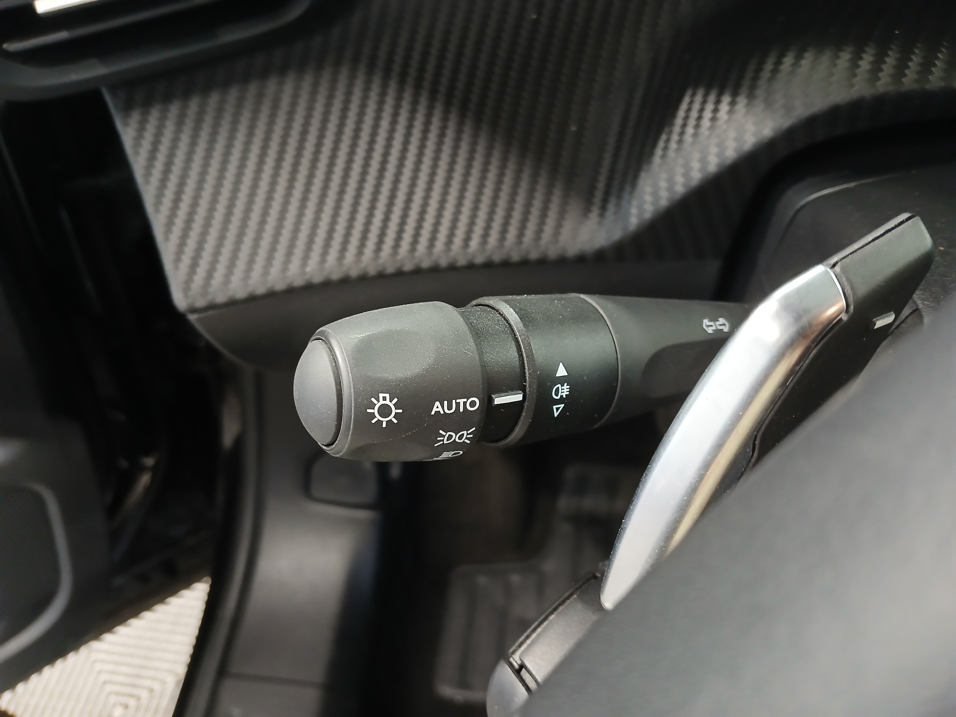 PEUGEOT 2008 Style Hybrid 145 ch e-DCS6