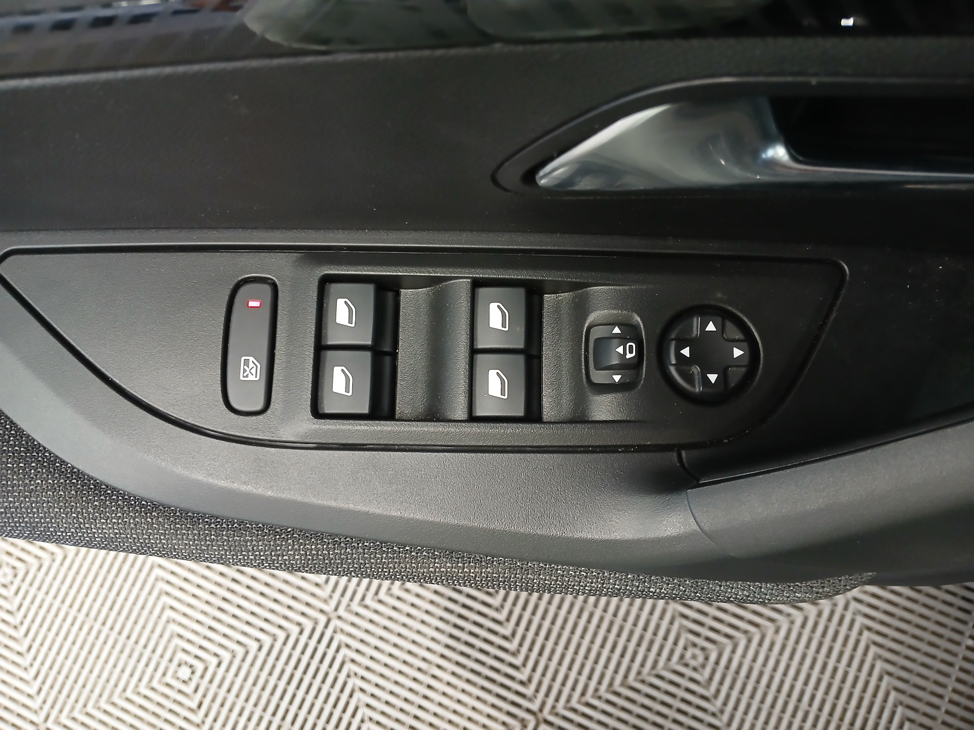 PEUGEOT 2008 Style Hybrid 145 ch e-DCS6