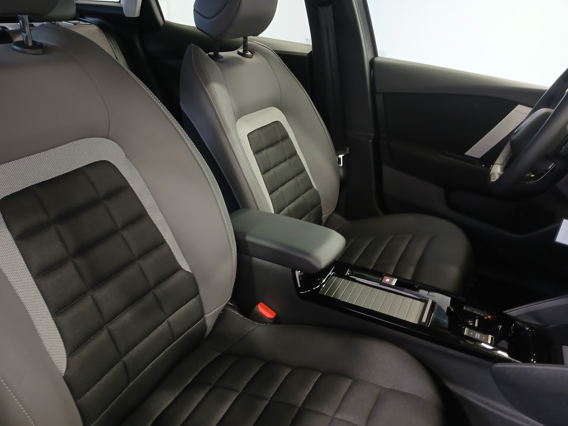 CITROEN C4 Hybride 145ch Edcs-6 MAX
