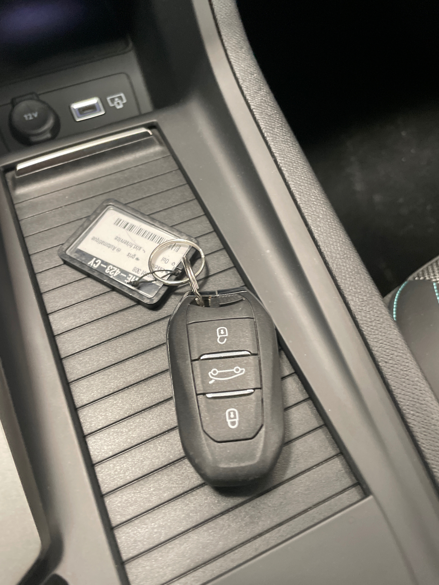 PEUGEOT 308 Hybrid 145 e-DCS6 Allure — expertise