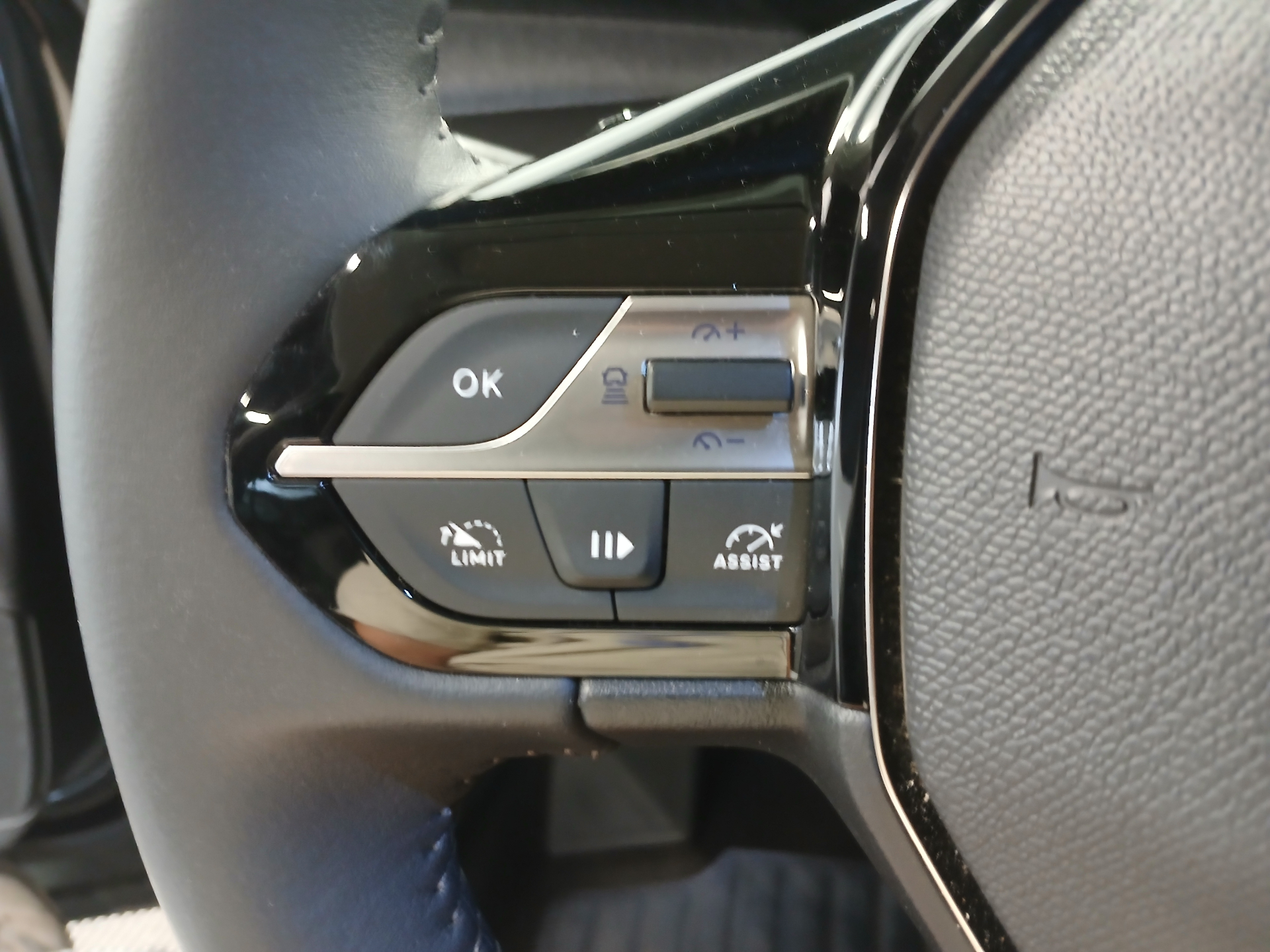 PEUGEOT 408 Allure Hybrid 145 ch e-DCS6